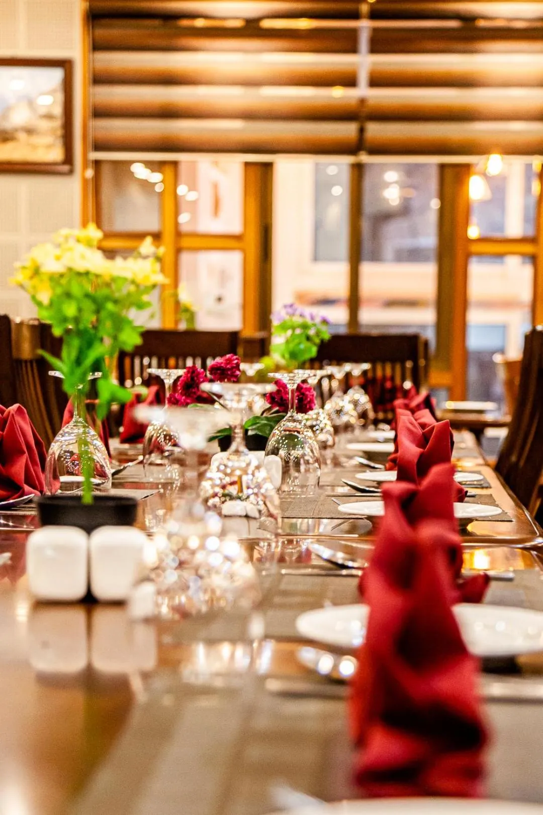 Restaurant/places to eat in Tara Phendeyling Hotel