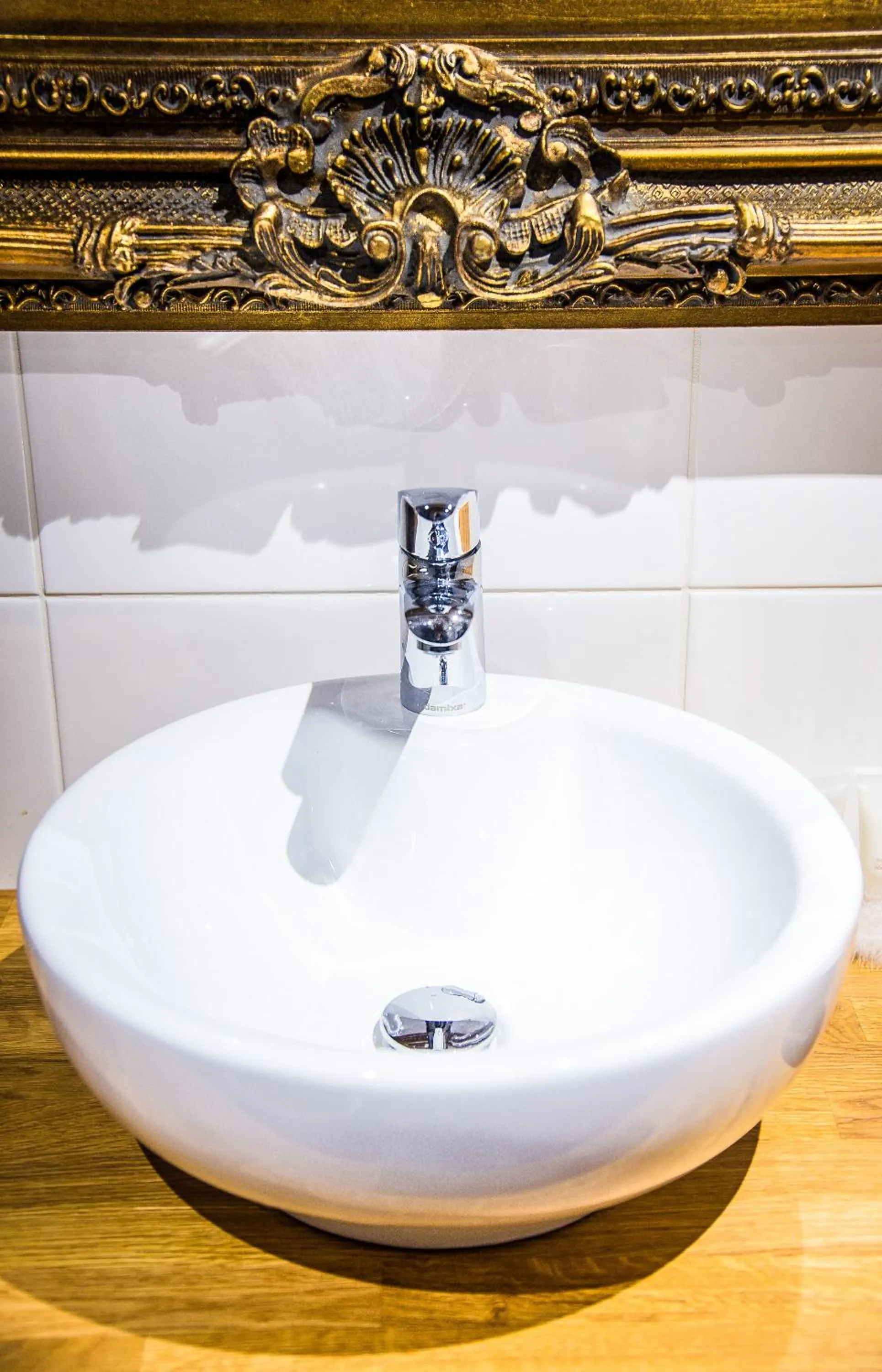 Toilet in Boutique Hotel Mustaparta