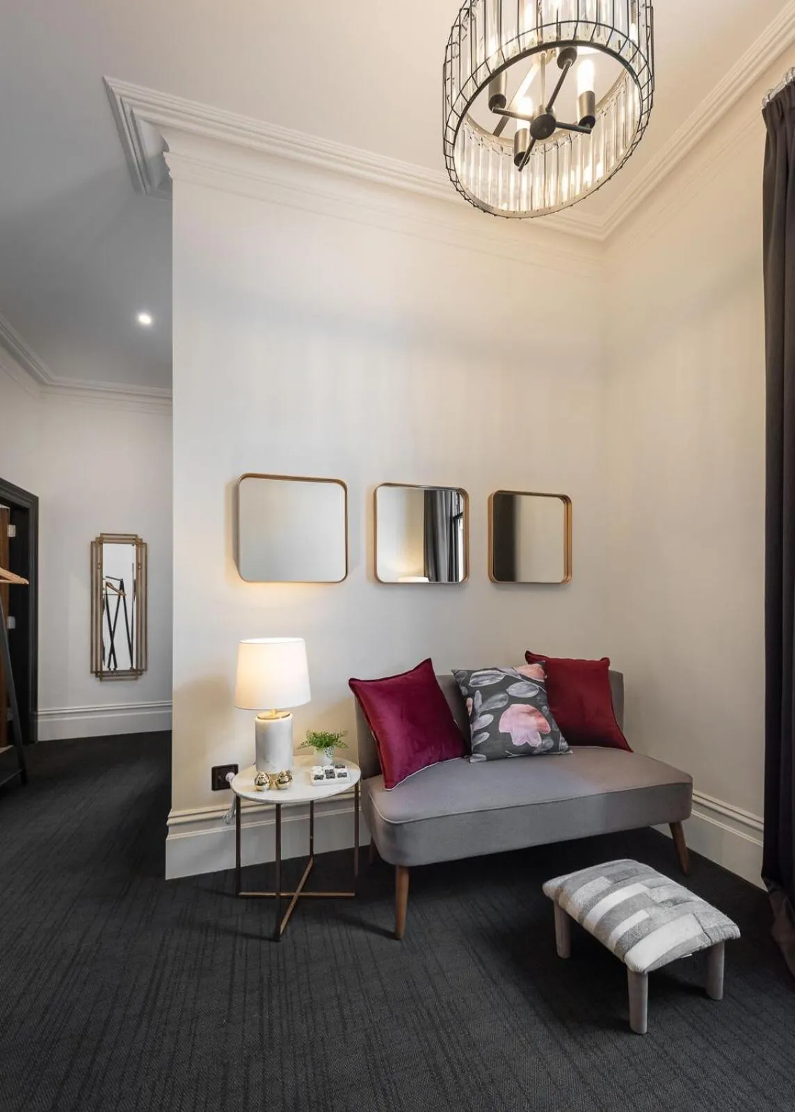 Seating area, Bed in East Brunswick Hotel