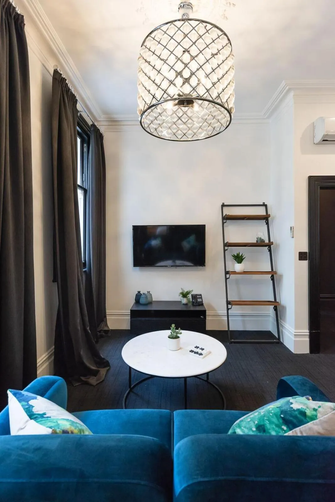 TV and multimedia in East Brunswick Hotel