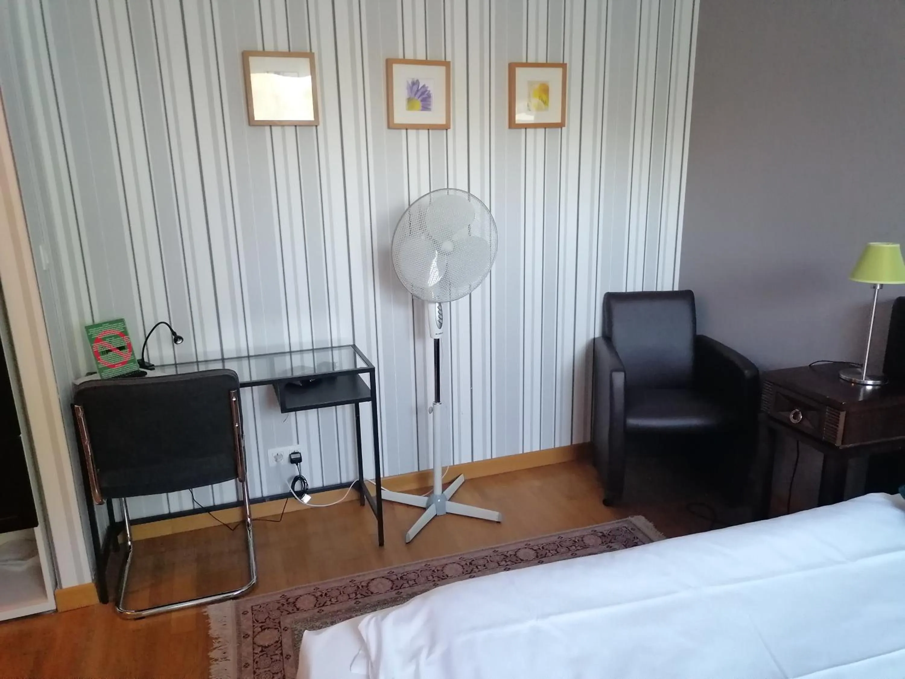 Seating area, Bed in Hotel Prins van Oranje