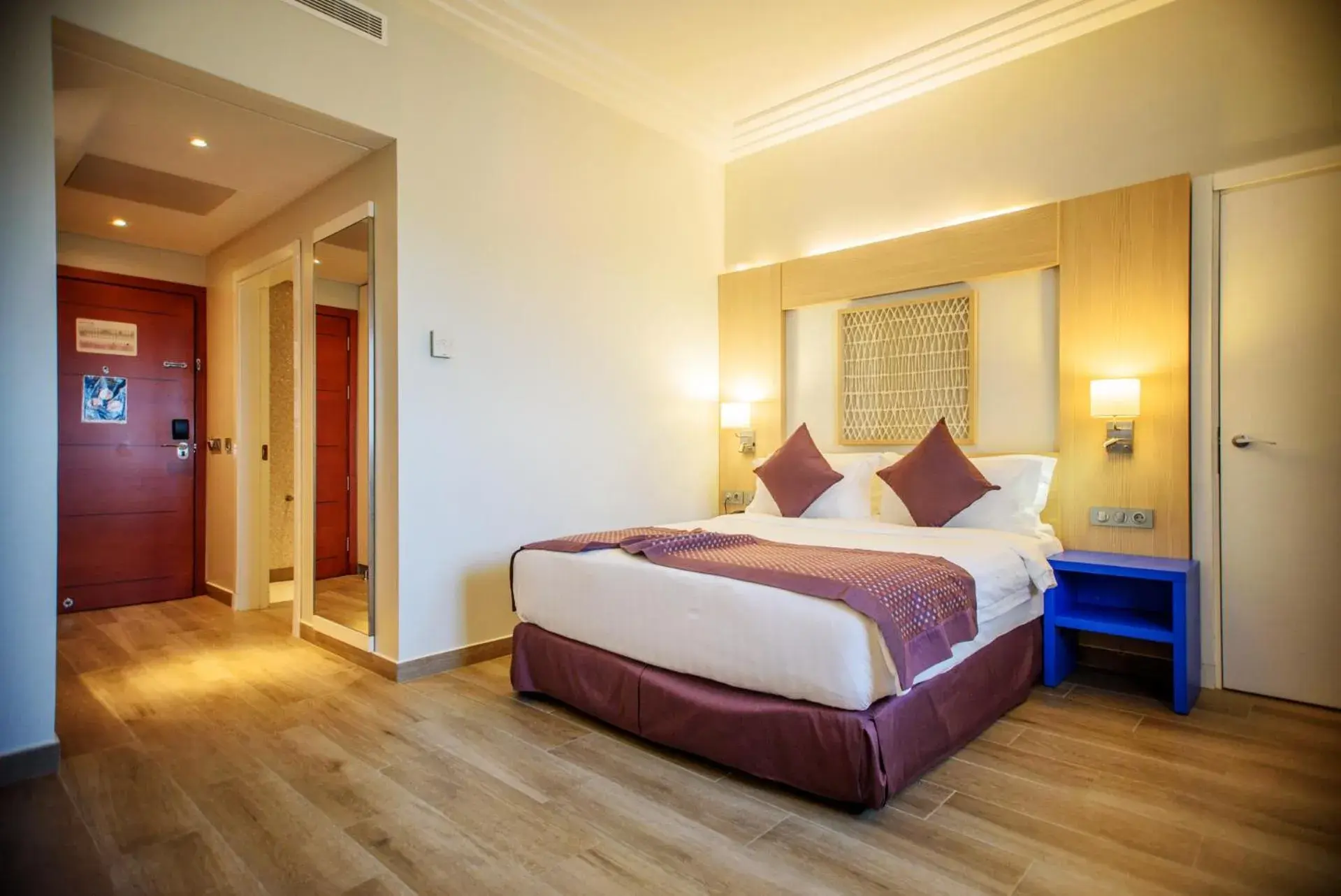 Standard Queen Room - single occupancy in Golden Tulip Le Diplomate Standard Queen Room - single occupancy in Golden Tulip Le Diplomate