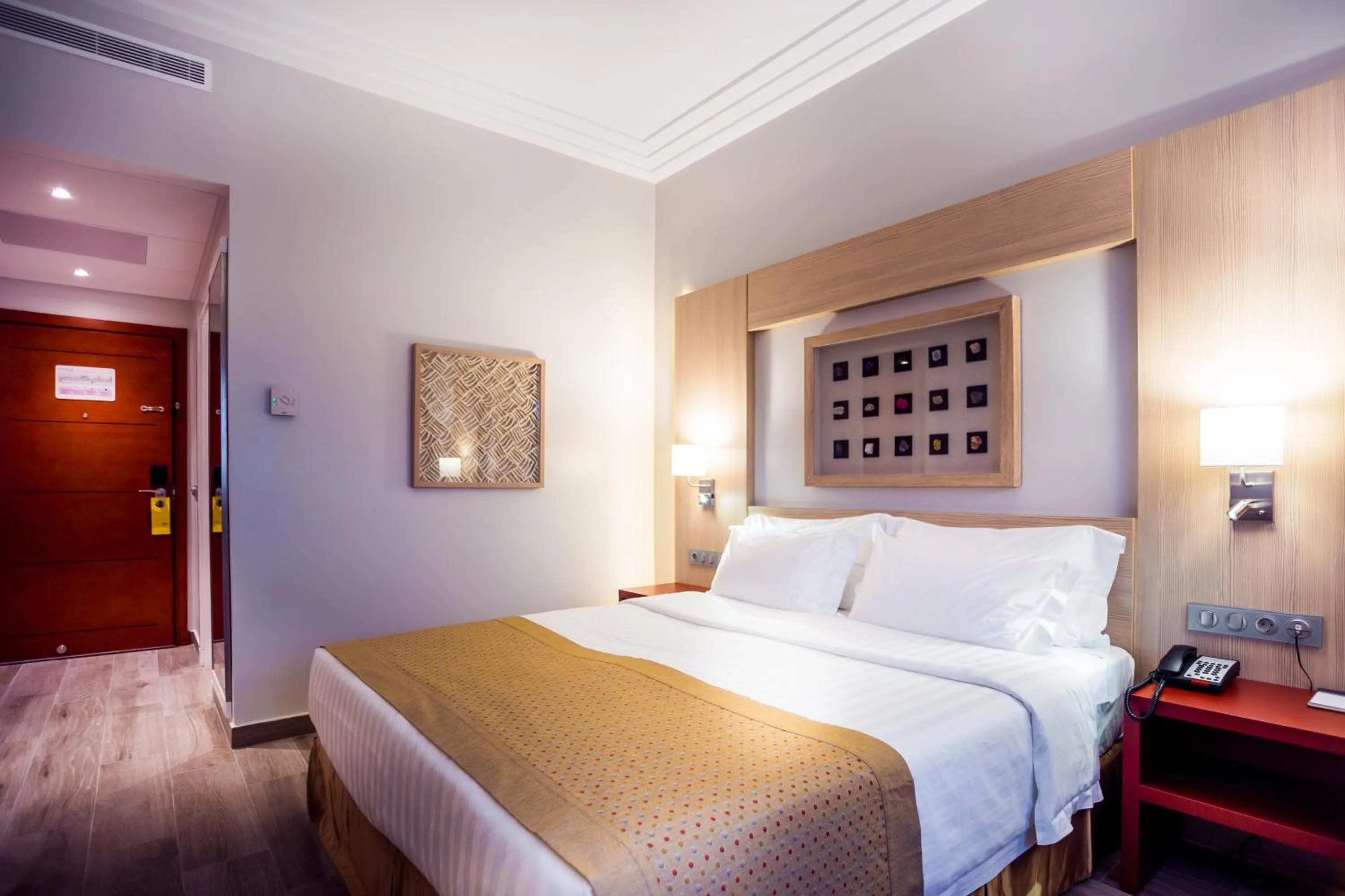 Shower, Bed in Golden Tulip Le Diplomate