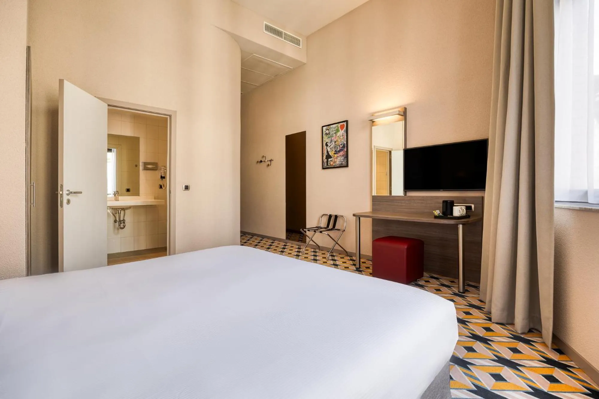 Bedroom, Bed in ALMA Grand Place Hotel