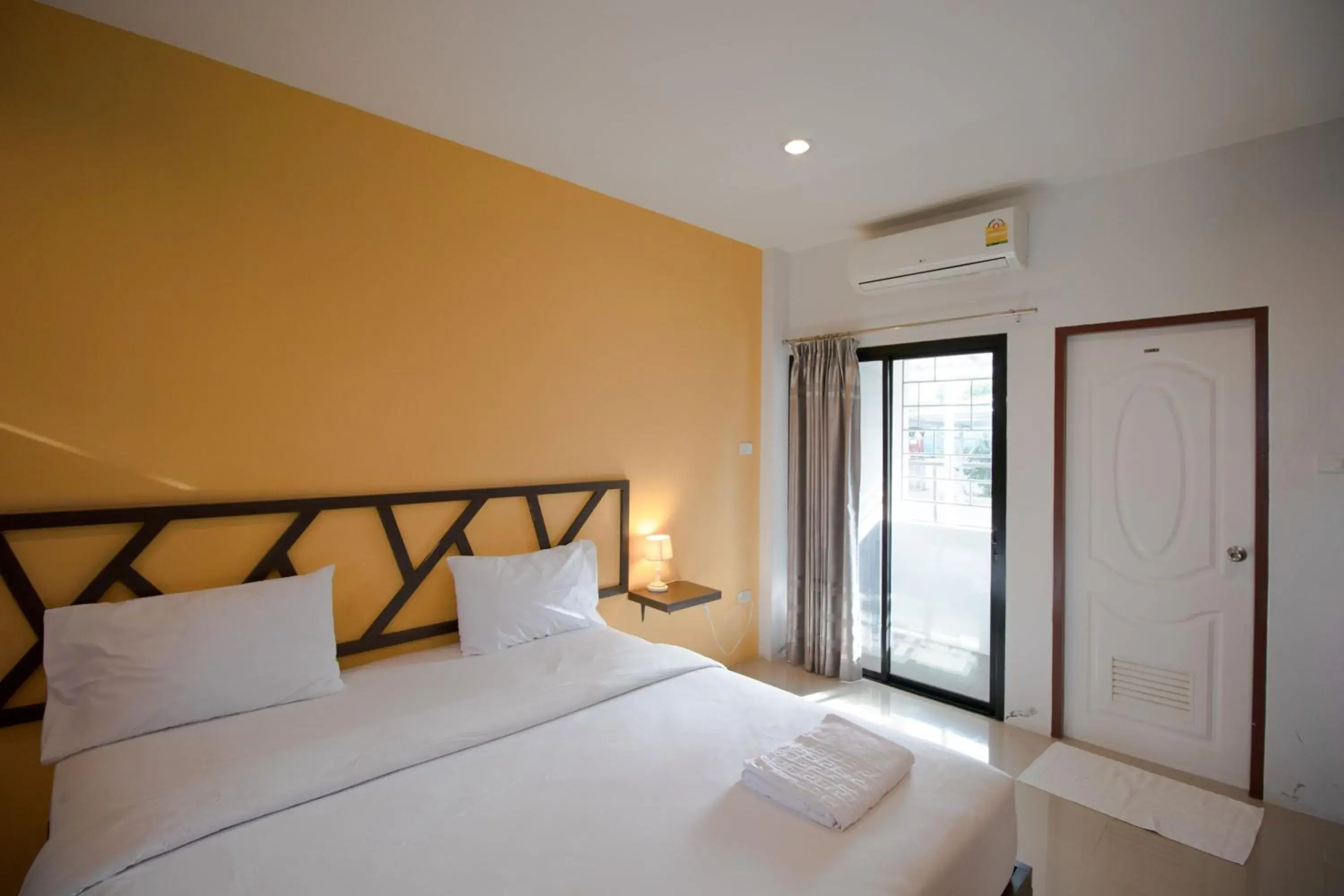 Double Room in Somsamai Style Apartment Double Room in Somsamai Style Apartment