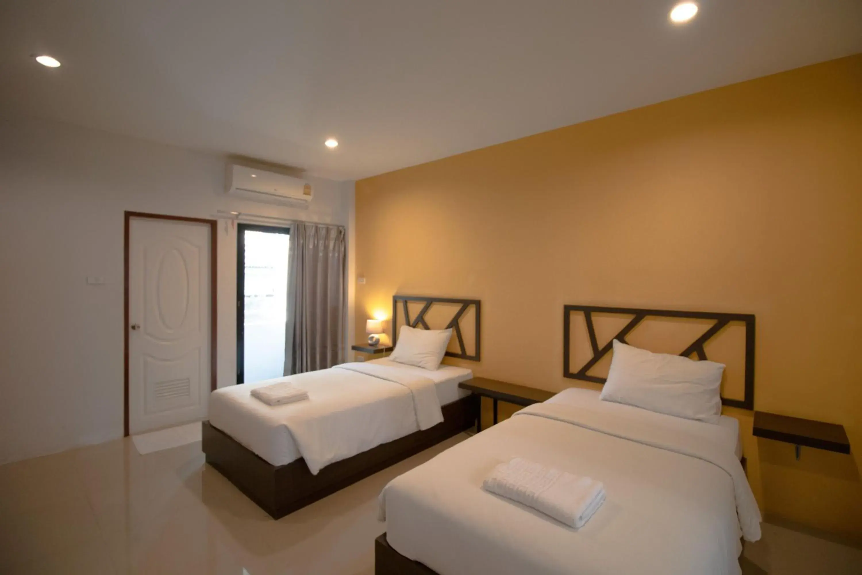 Twin Room in Somsamai Style Apartment Twin Room in Somsamai Style Apartment