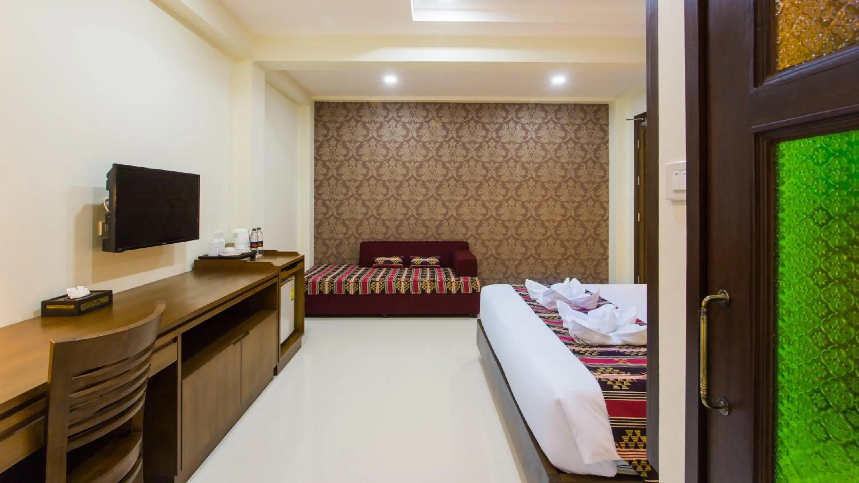 Bedroom, Bed in Mhonsa Hotel