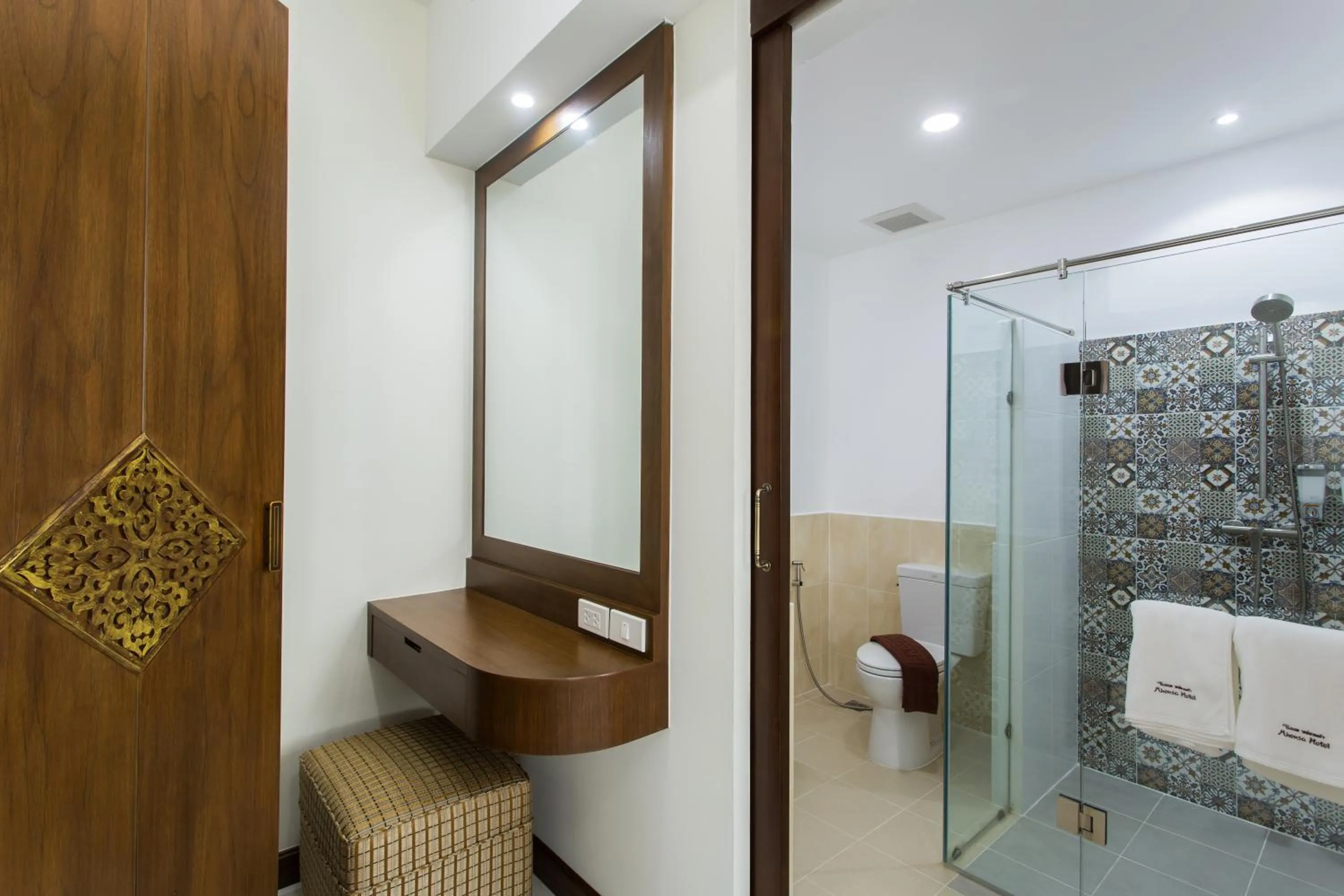 Bathroom in Mhonsa Hotel