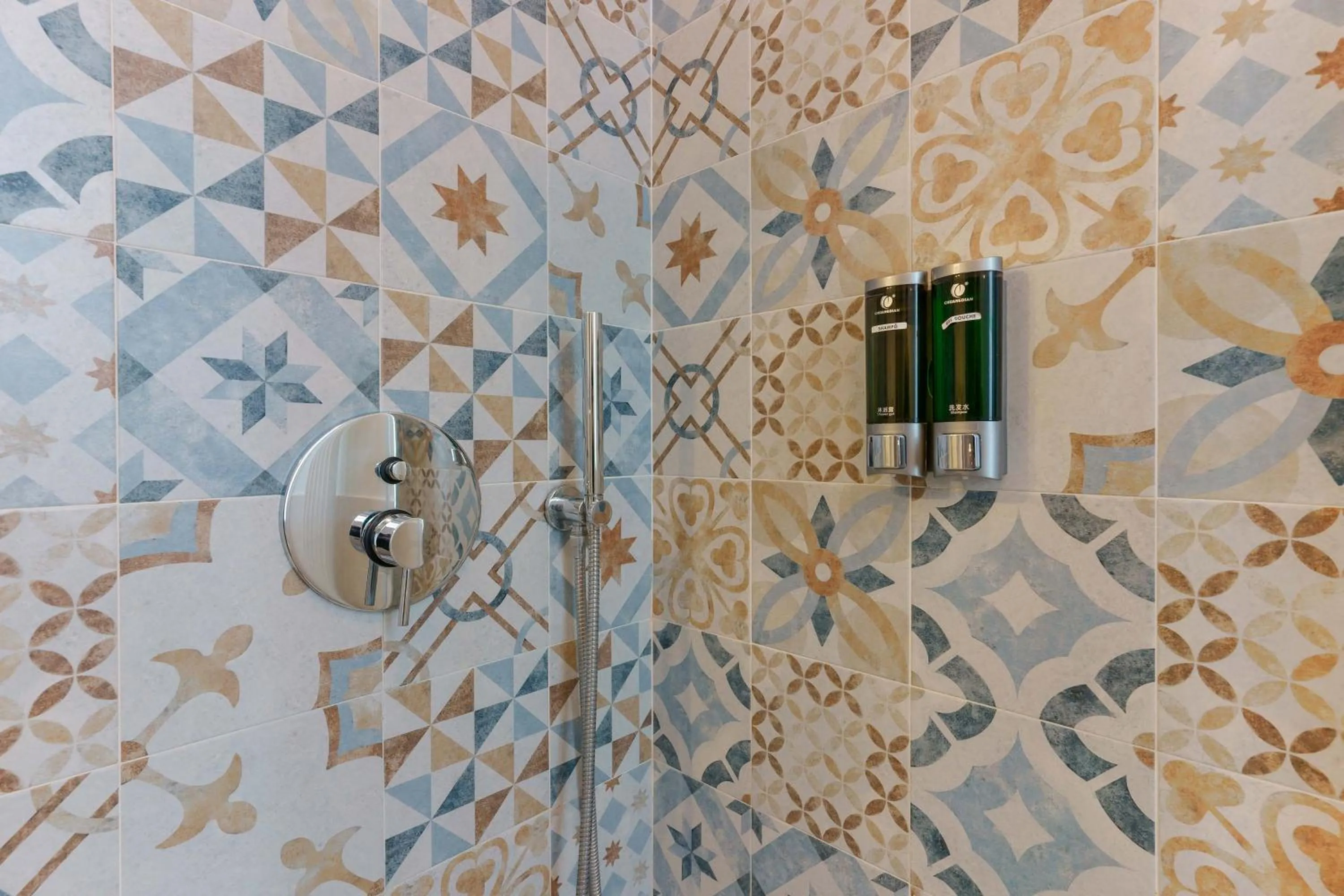 Shower in B&B Bentivogli