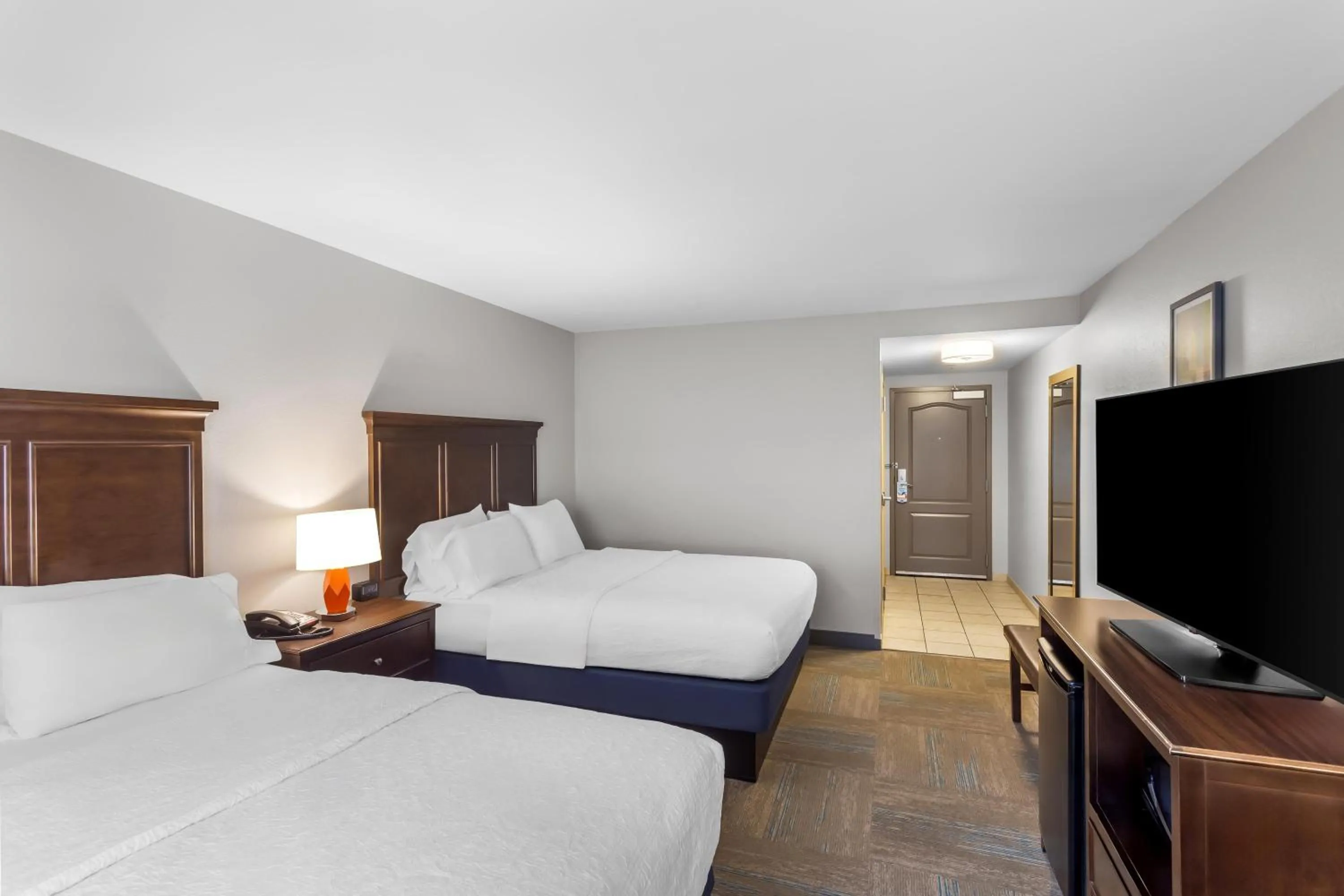 Photo of the whole room, Bed in Hampton Inn University Area, Huntington, Wv