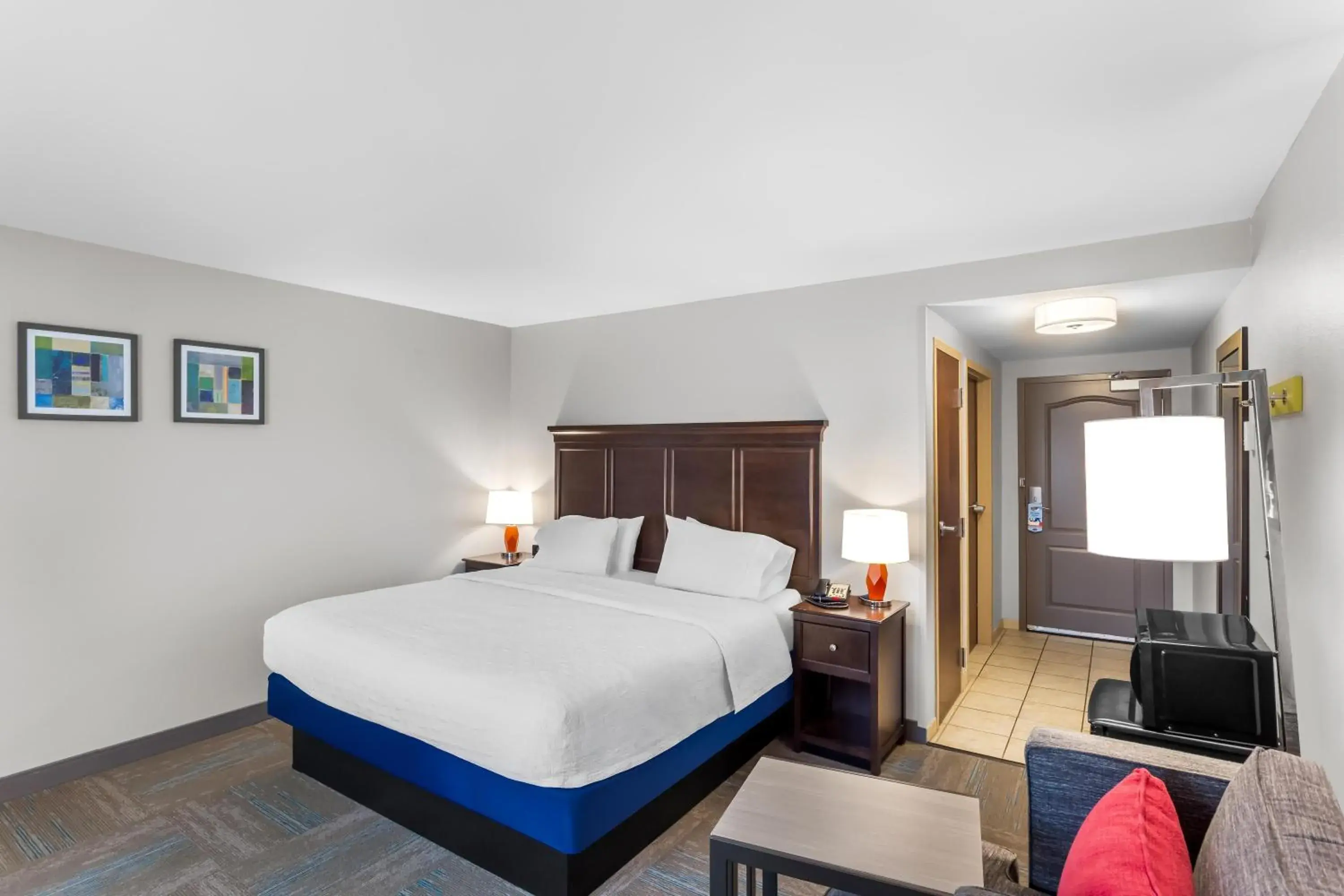 King Room with King Bed - Non-Smoking in Hampton Inn University Area, Huntington, Wv King Room with King Bed - Non-Smoking in Hampton Inn University Area, Huntington, Wv