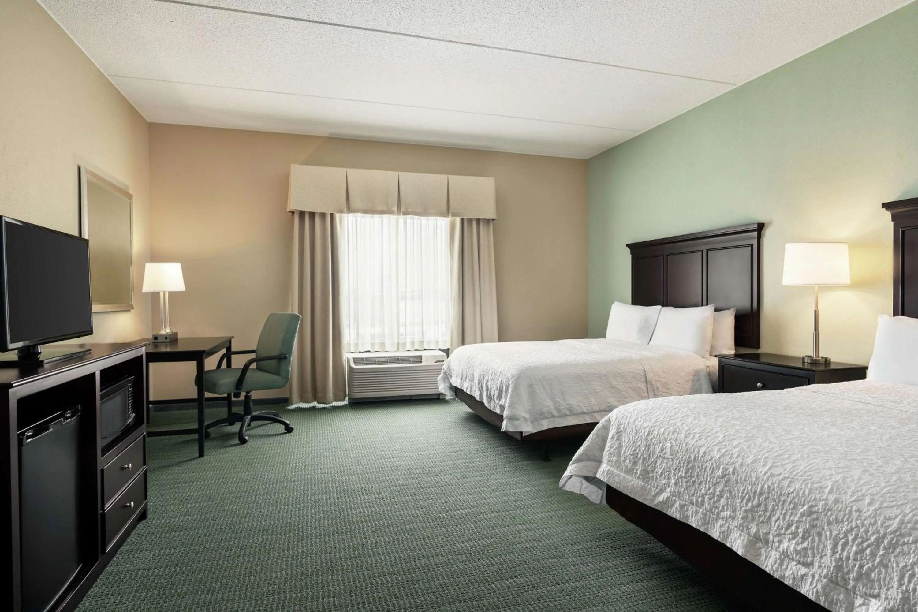 Bedroom, Bed in Hampton Inn & Suites Mount Joy/Lancaster West, Pa