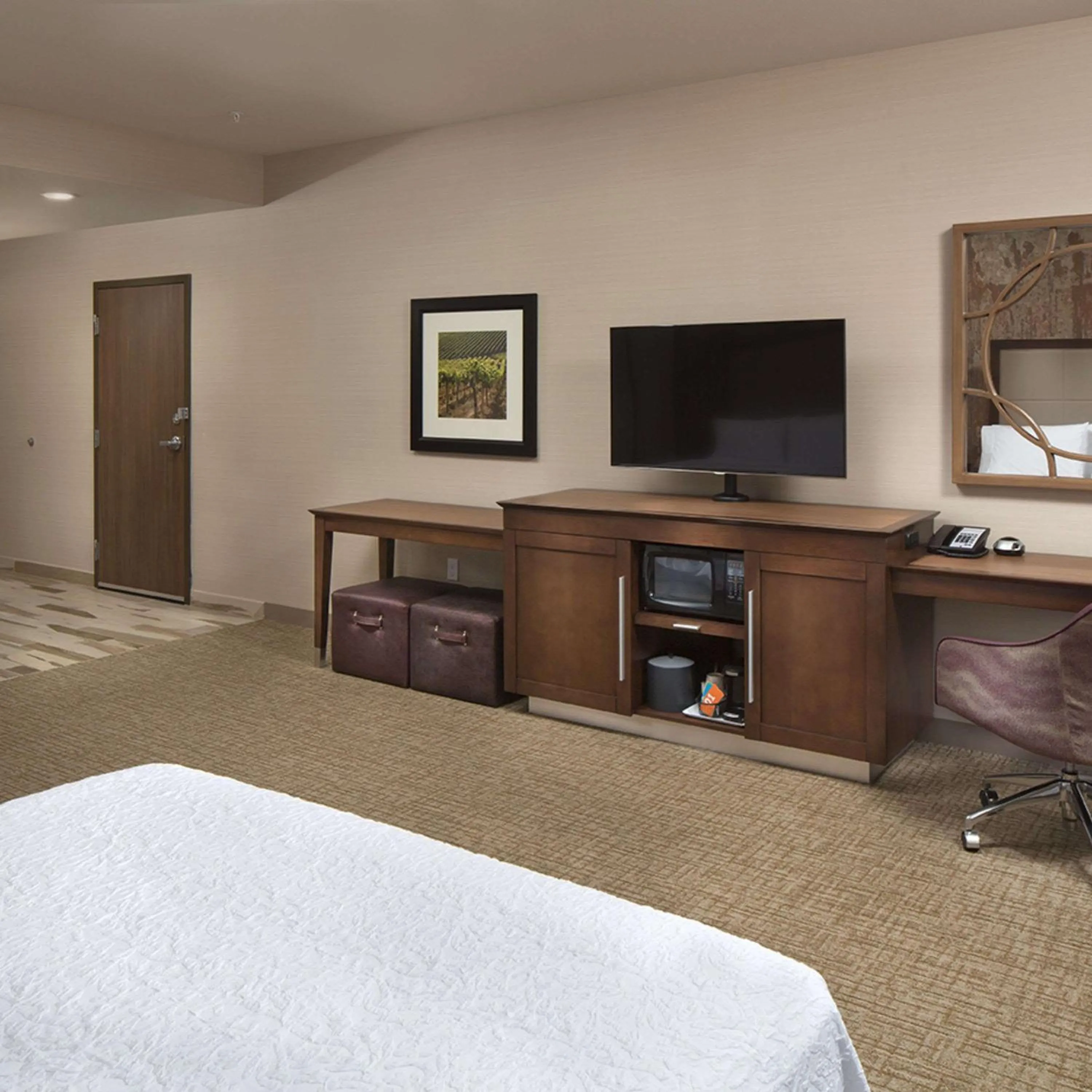 Bedroom, Bed in Hampton Inn & Suites Murrieta Temecula