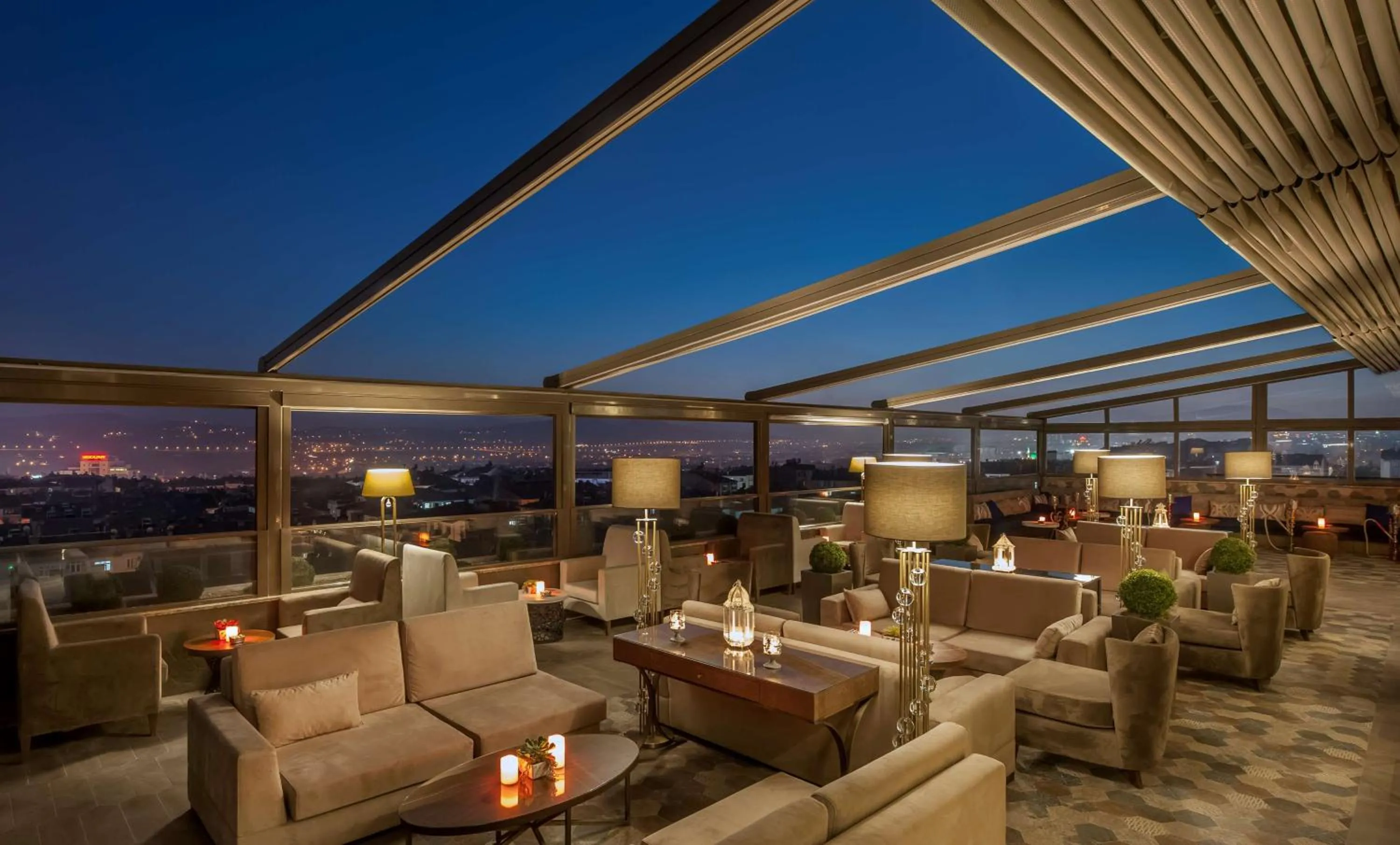 Lounge or bar in Doubletree By Hilton Elazig