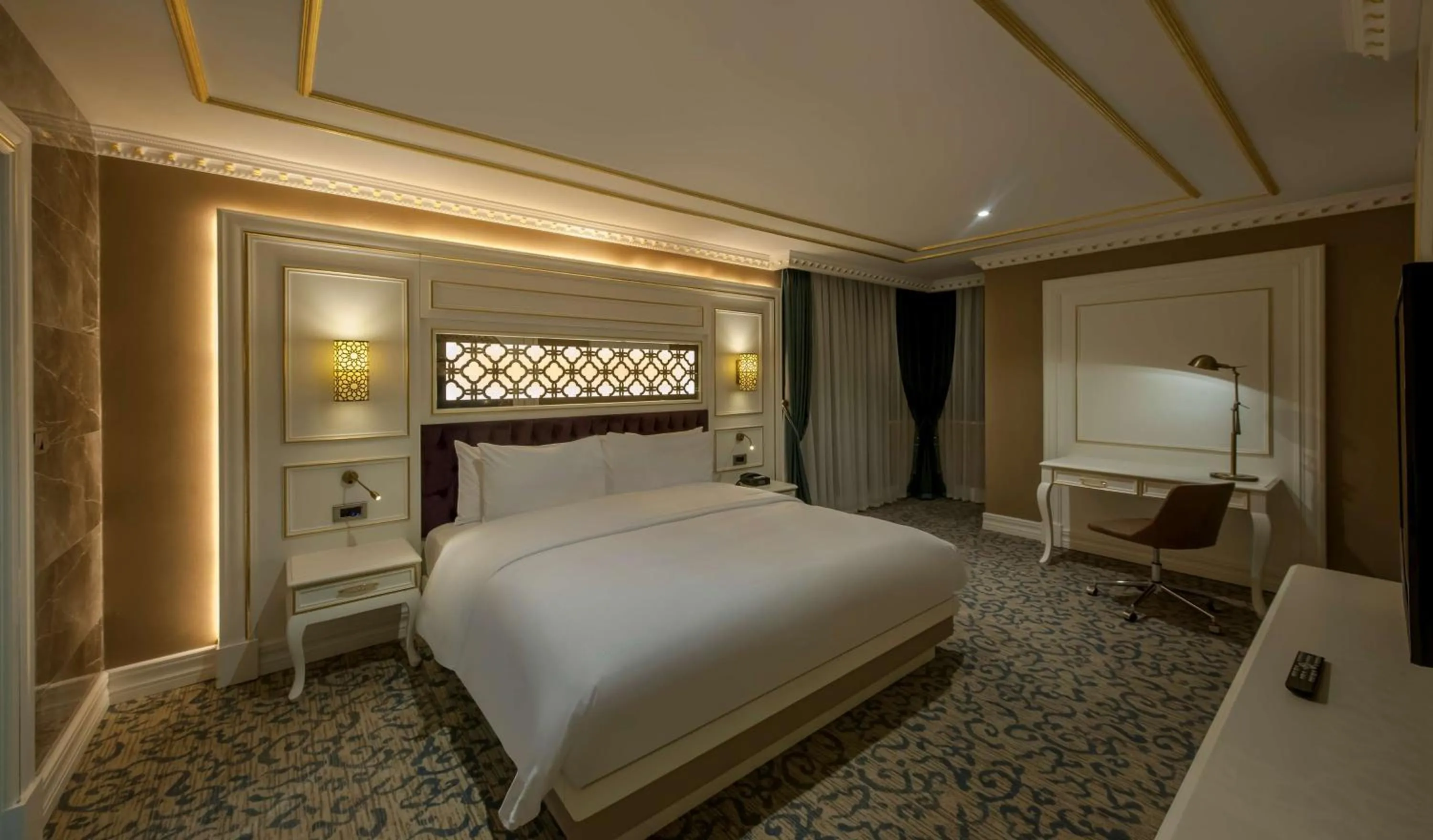 Bedroom, Bed in Doubletree By Hilton Elazig