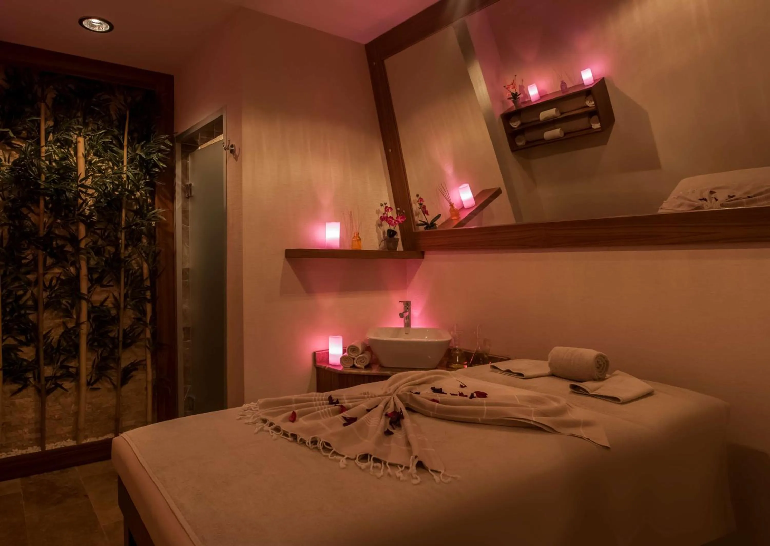 Spa and wellness centre/facilities, Bed in Doubletree By Hilton Elazig