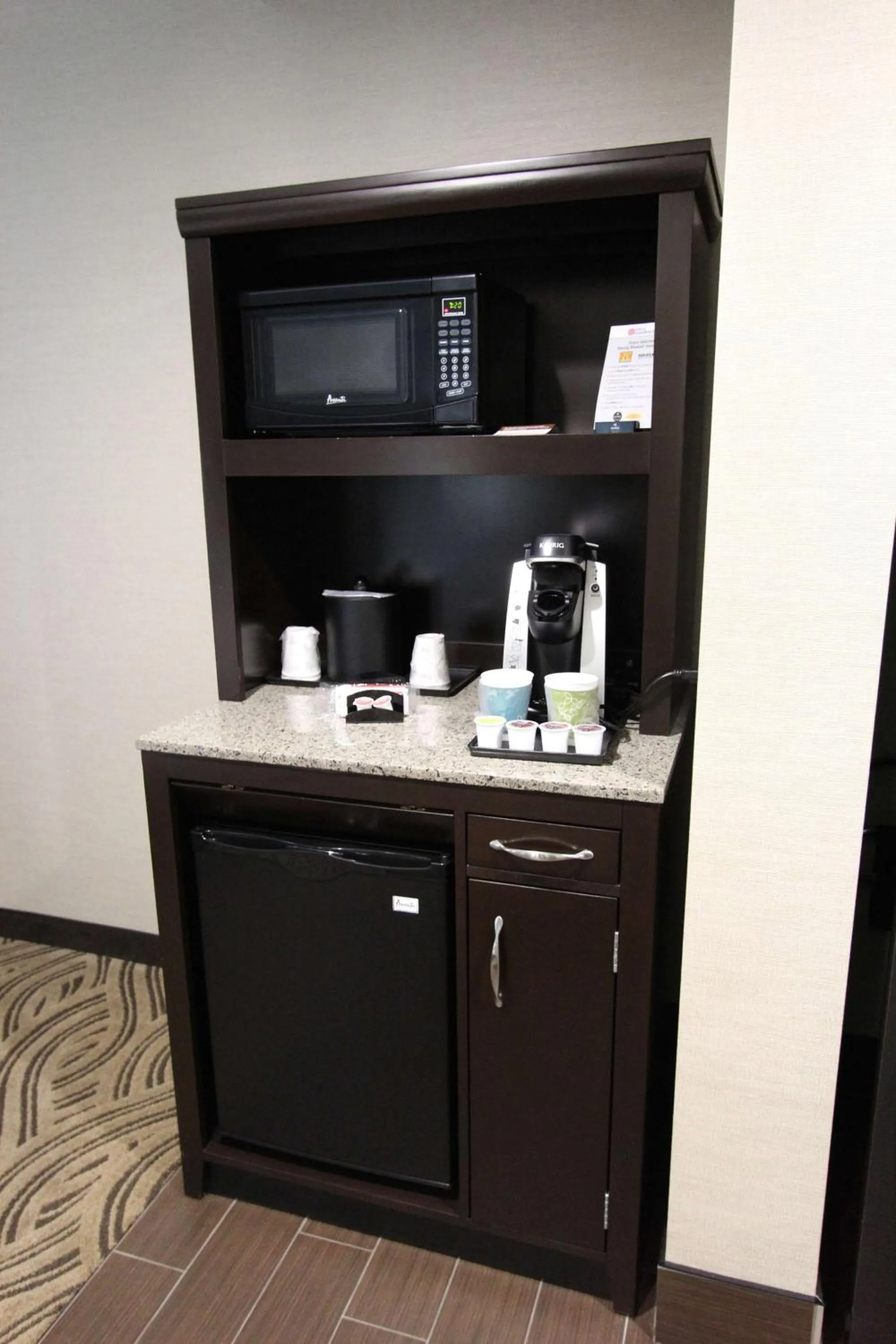 Kitchen or kitchenette in Hilton Garden Inn Findlay