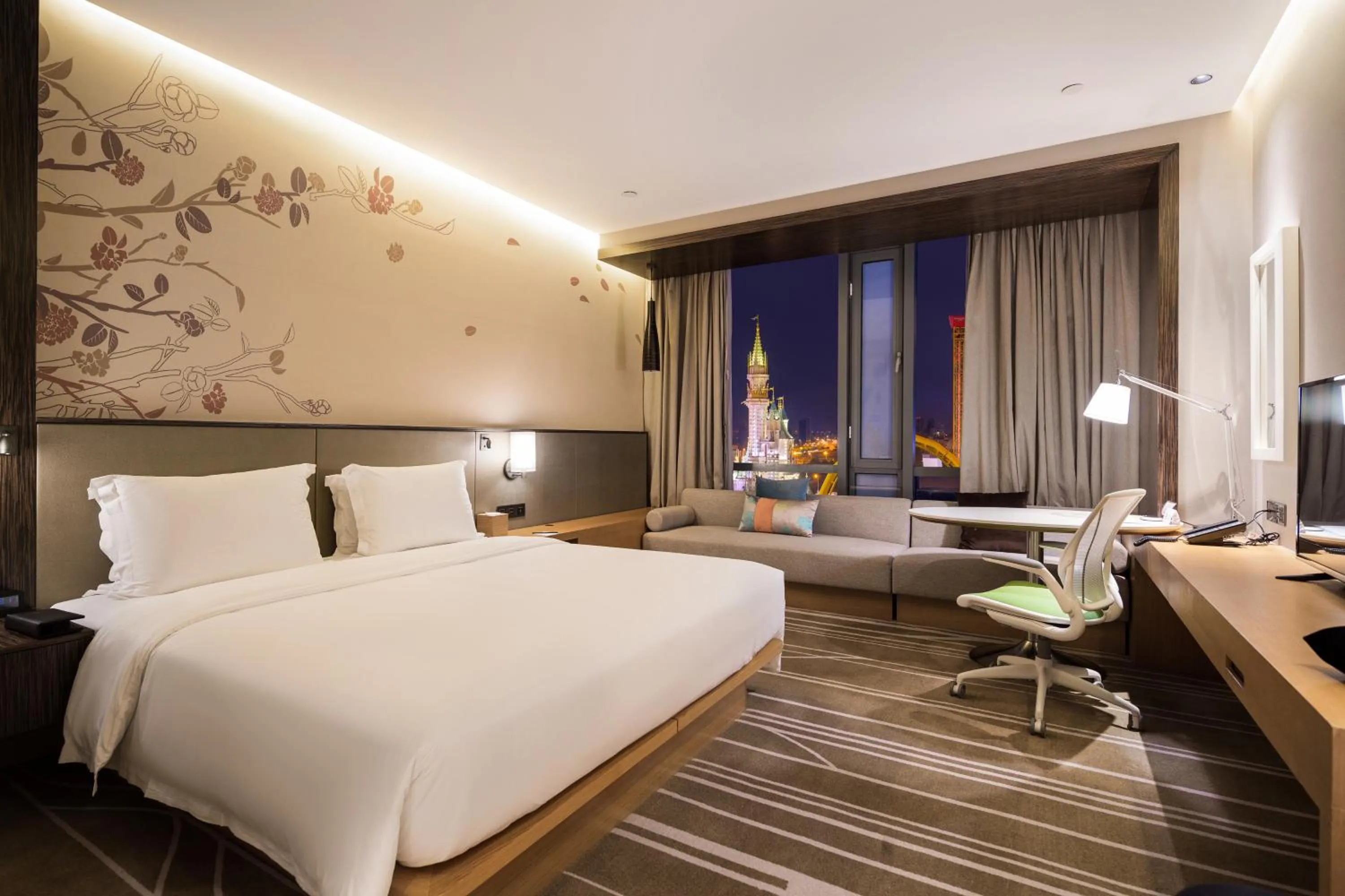 Photo of the whole room, Bed in Hilton Garden Inn Ningbo