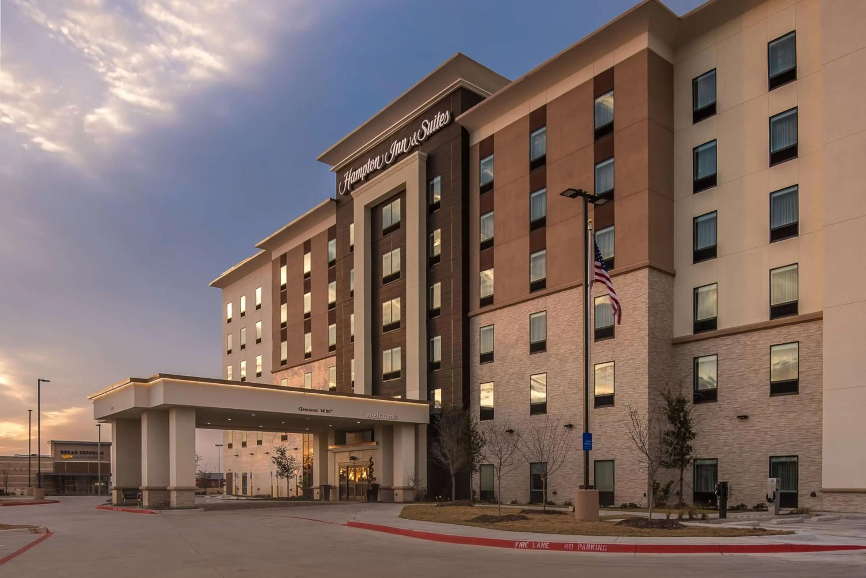Property building in Hampton Inn & Suites Dallas-The Colony