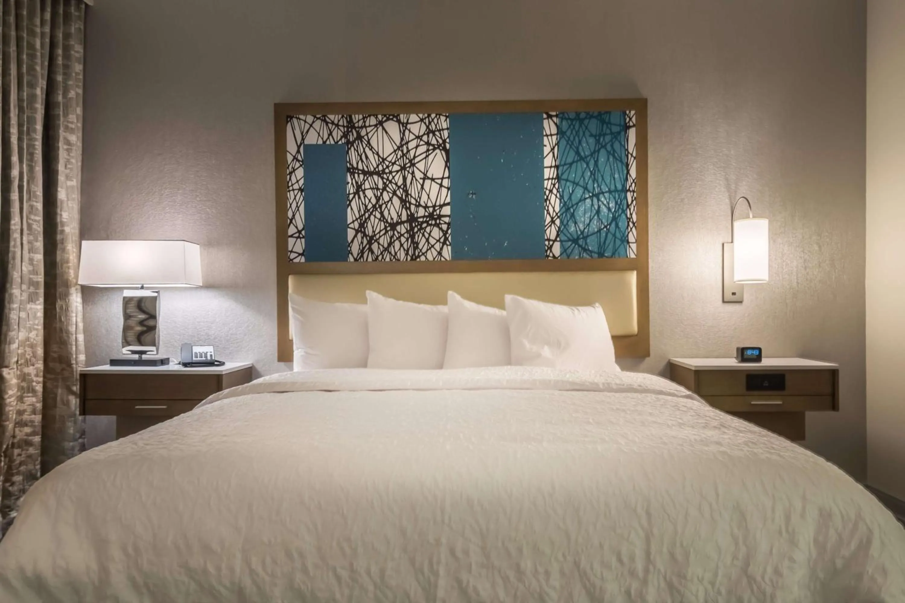 Bed in Hampton Inn & Suites Dallas-The Colony