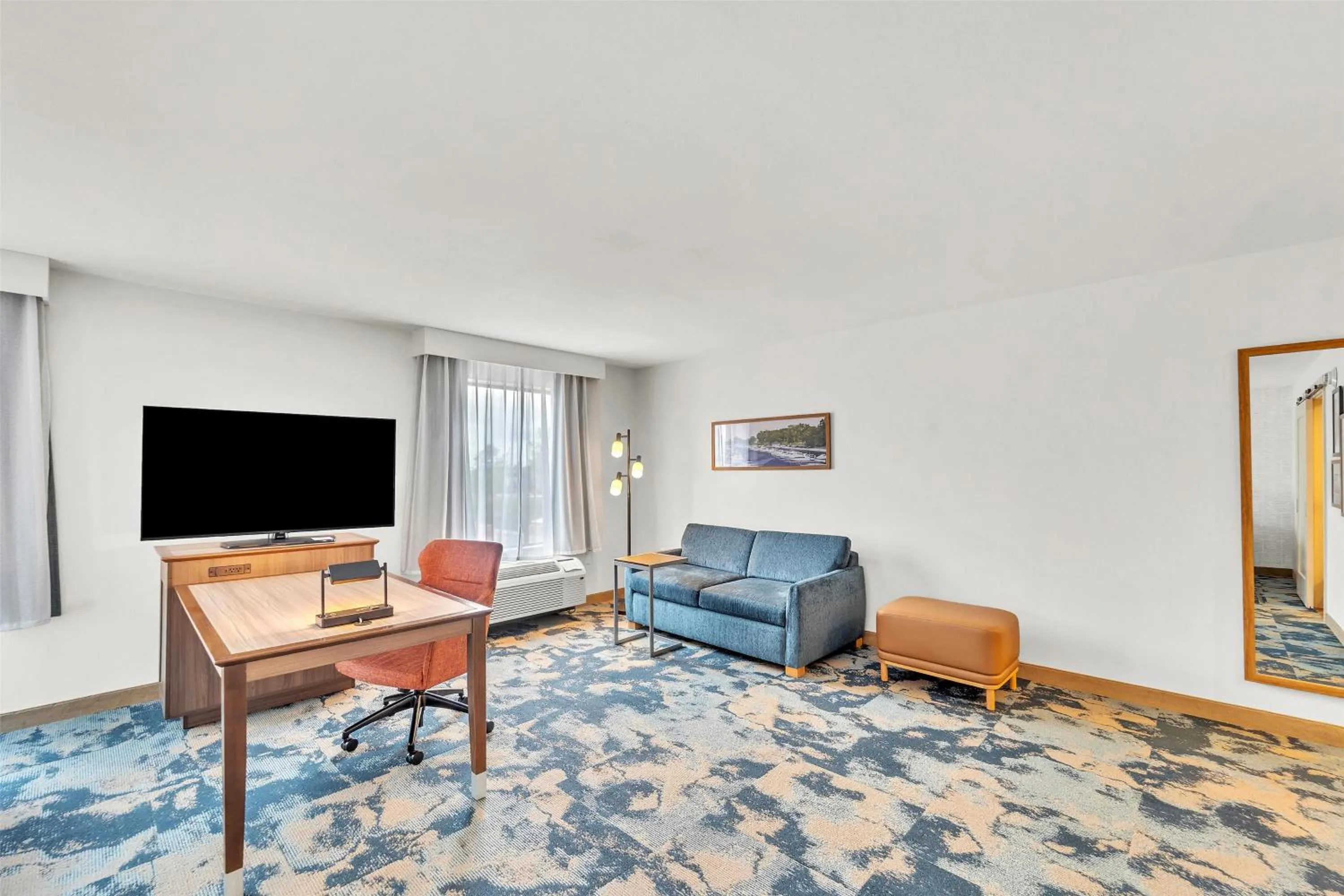 Seating area in Hampton Inn & Suites Kenosha Pleasant Prairie