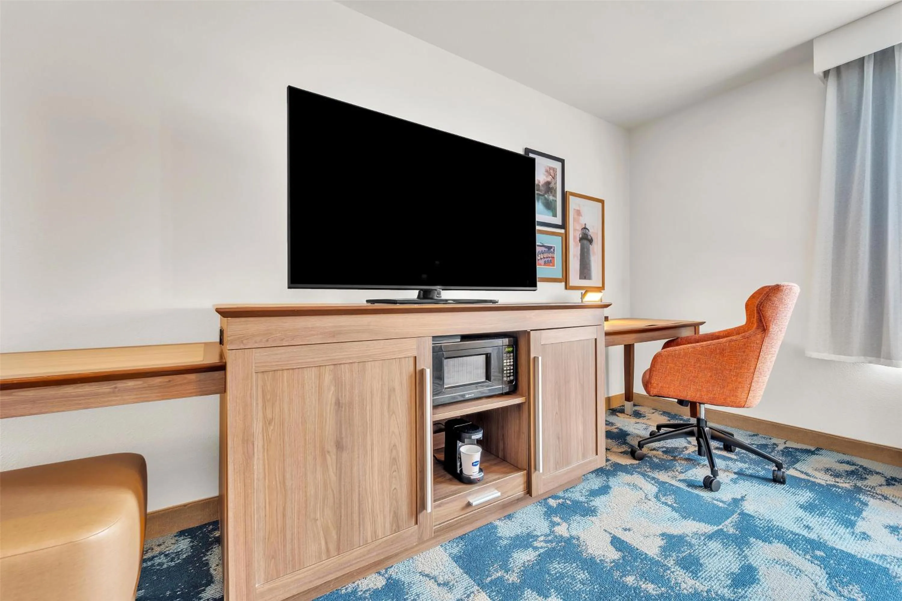 TV and multimedia in Hampton Inn & Suites Kenosha Pleasant Prairie