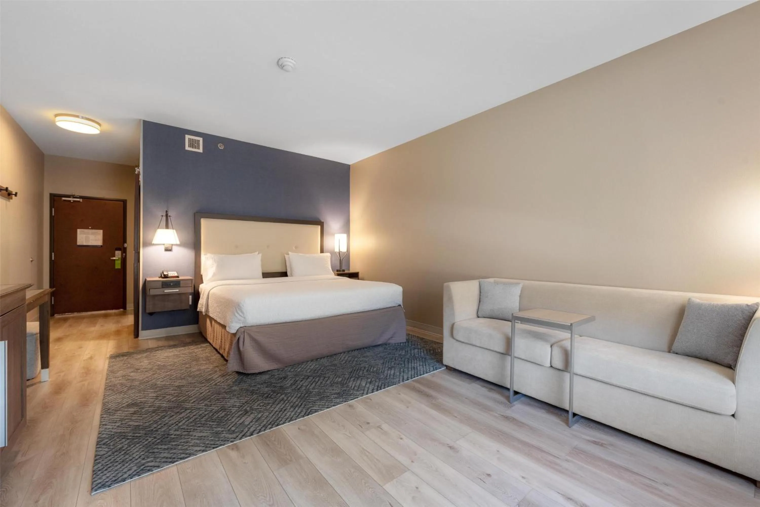 Living room, Bed in Hampton Inn Mesa Verde/Cortez Co