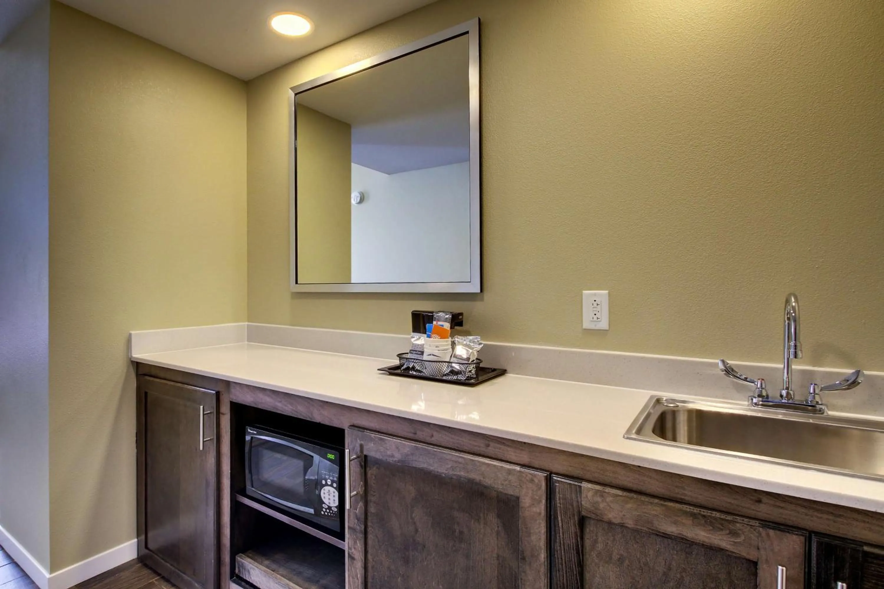 Kitchen or kitchenette in Hampton Inn & Suites Cordele