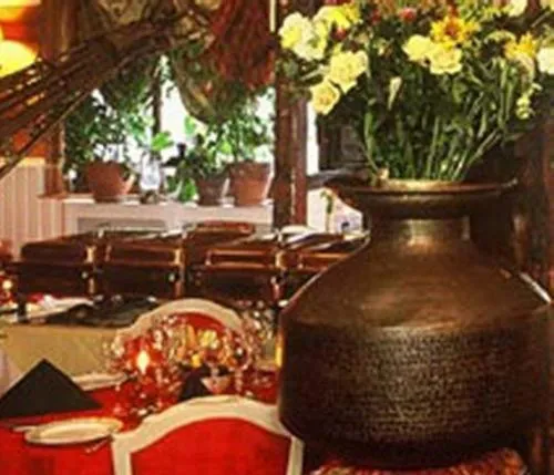 Restaurant/places to eat in Hotel L'auberge Du Souverain