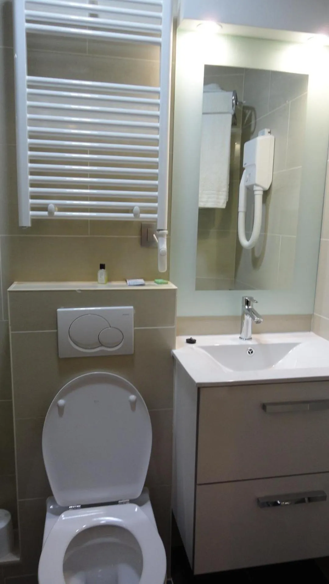 Bathroom in Hotel L'auberge Du Souverain