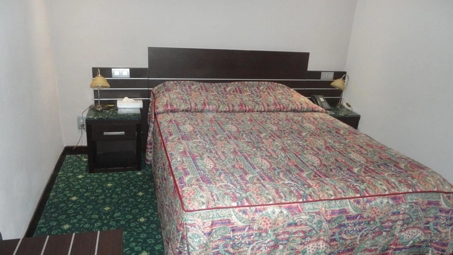 Bed in Hotel L'auberge Du Souverain