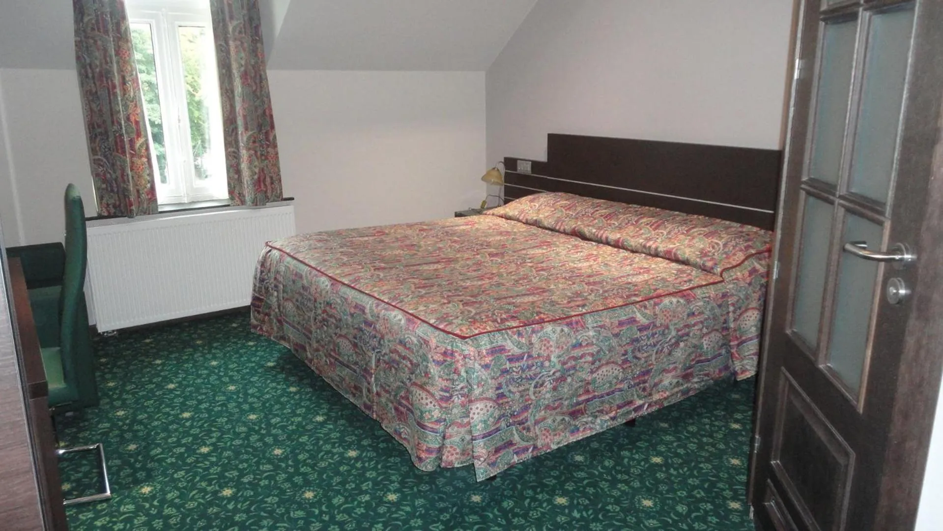 Bed in Hotel L'auberge Du Souverain