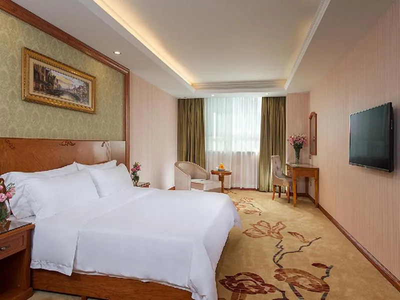 Bed in Vienna Hotel Huizhou Chenjiang Avenue