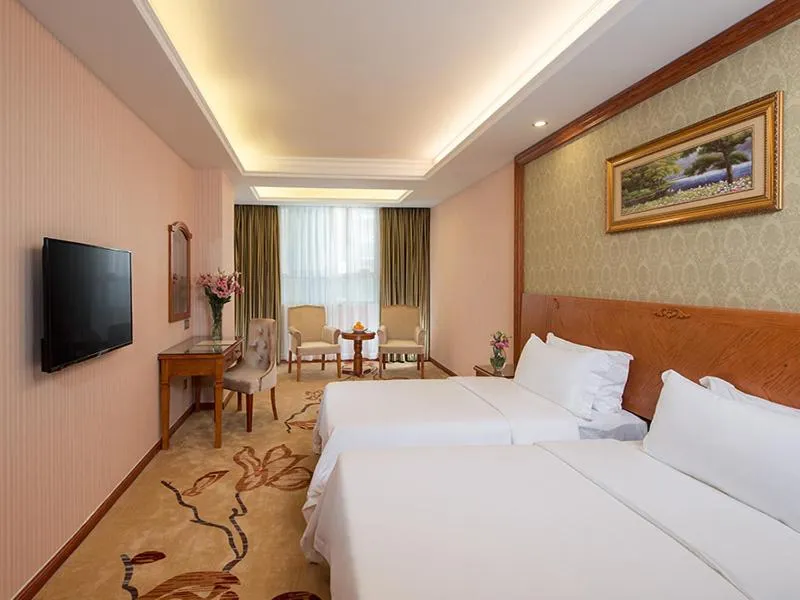 Bed in Vienna Hotel Huizhou Chenjiang Avenue