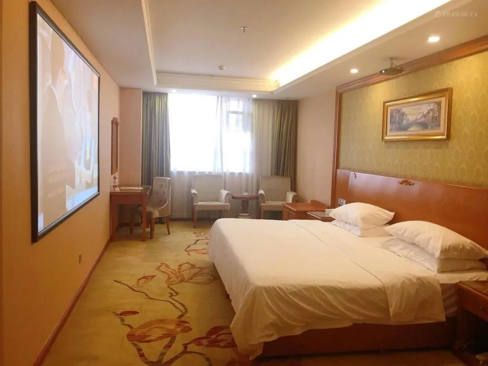 Bed in Vienna Hotel Huizhou Chenjiang Avenue