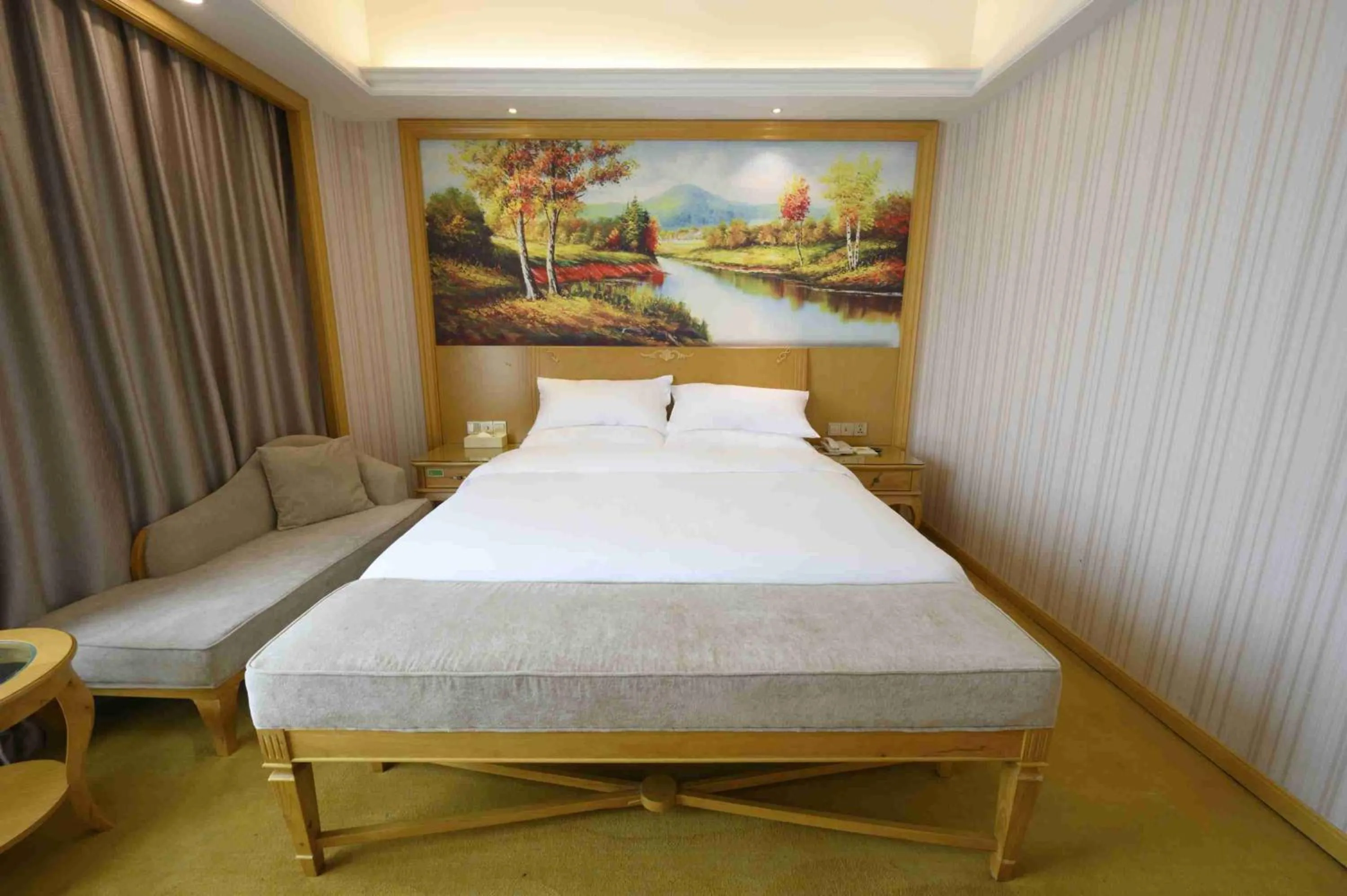 Bed in Vienna International Hotel Shanghai Malu Station