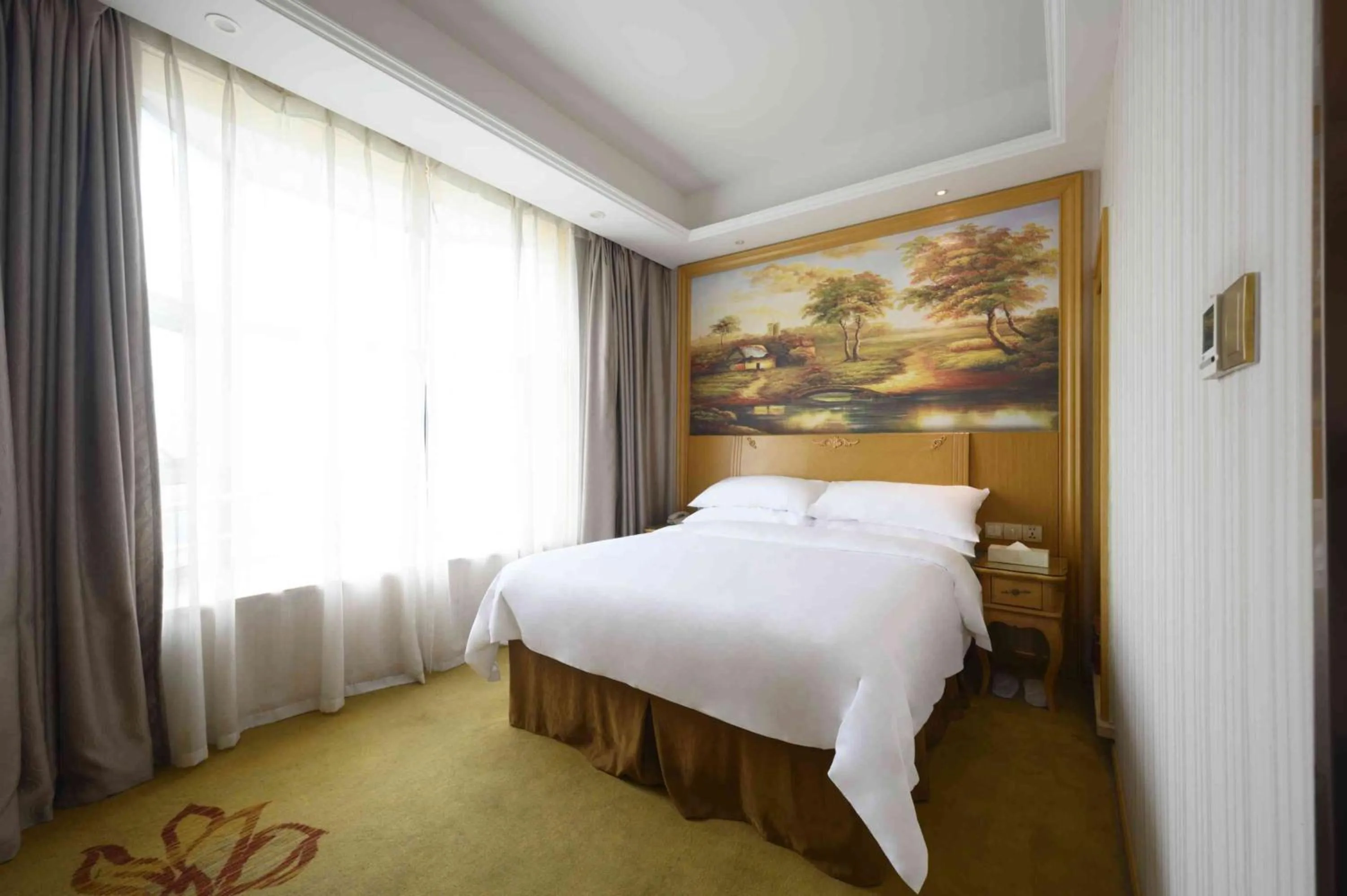 Bed in Vienna International Hotel Shanghai Malu Station