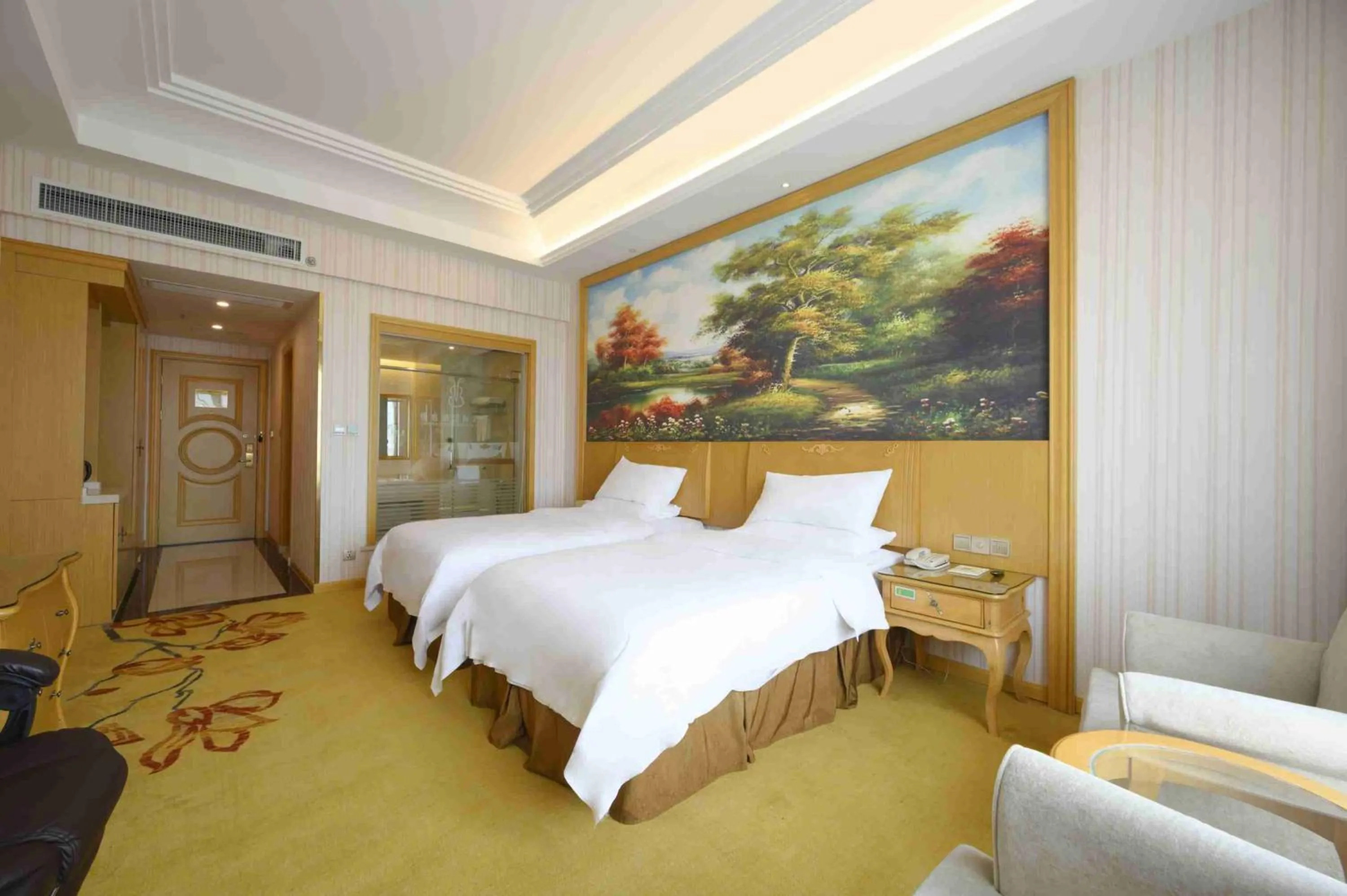 Bed in Vienna International Hotel Shanghai Malu Station