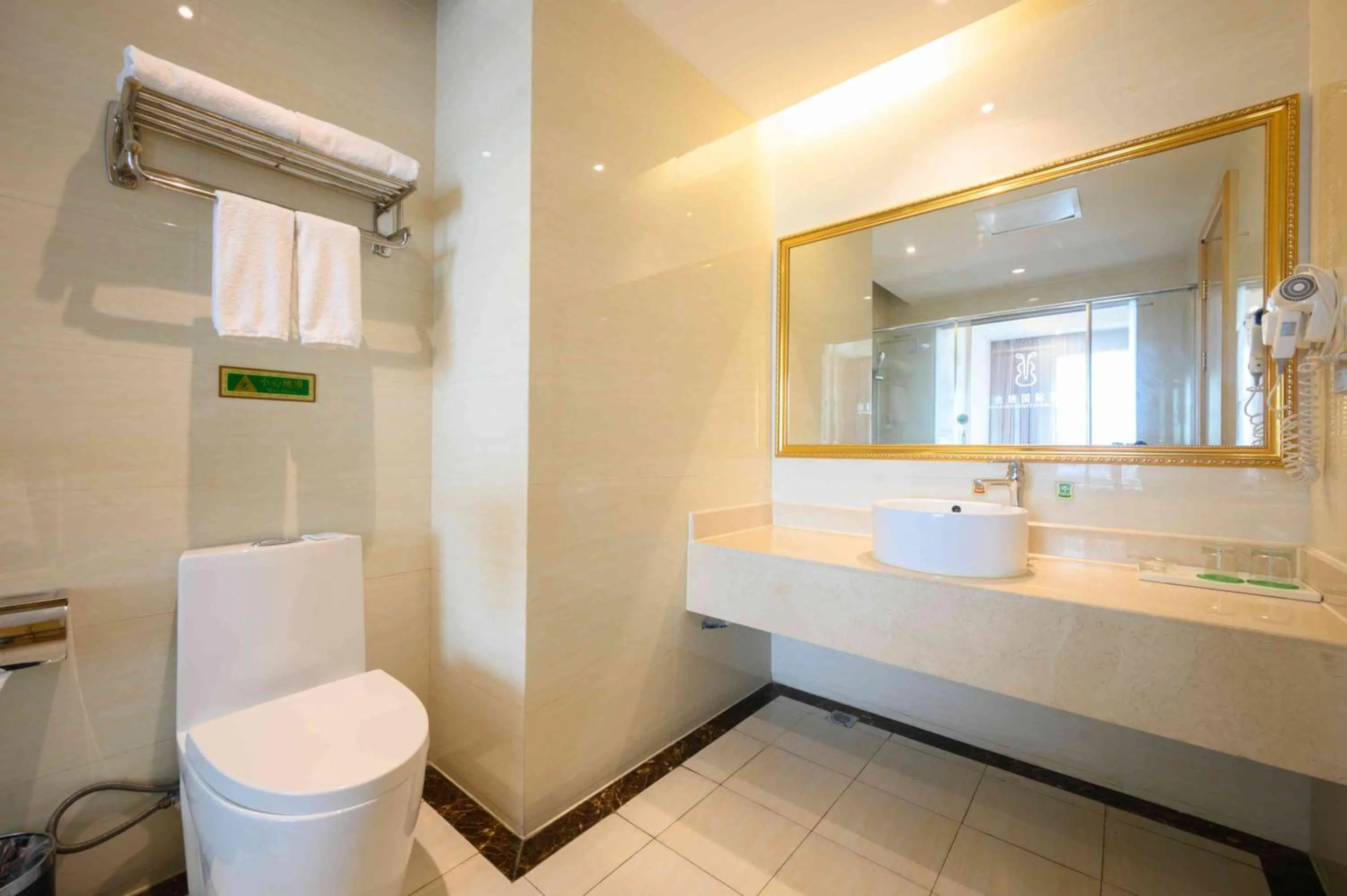 Vienna International Hotel Shanghai Malu Station