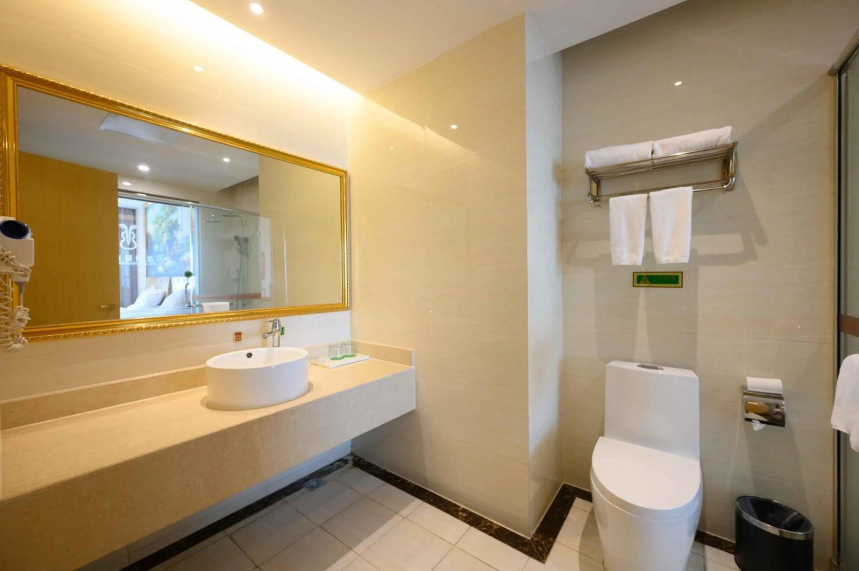 Vienna International Hotel Shanghai Malu Station