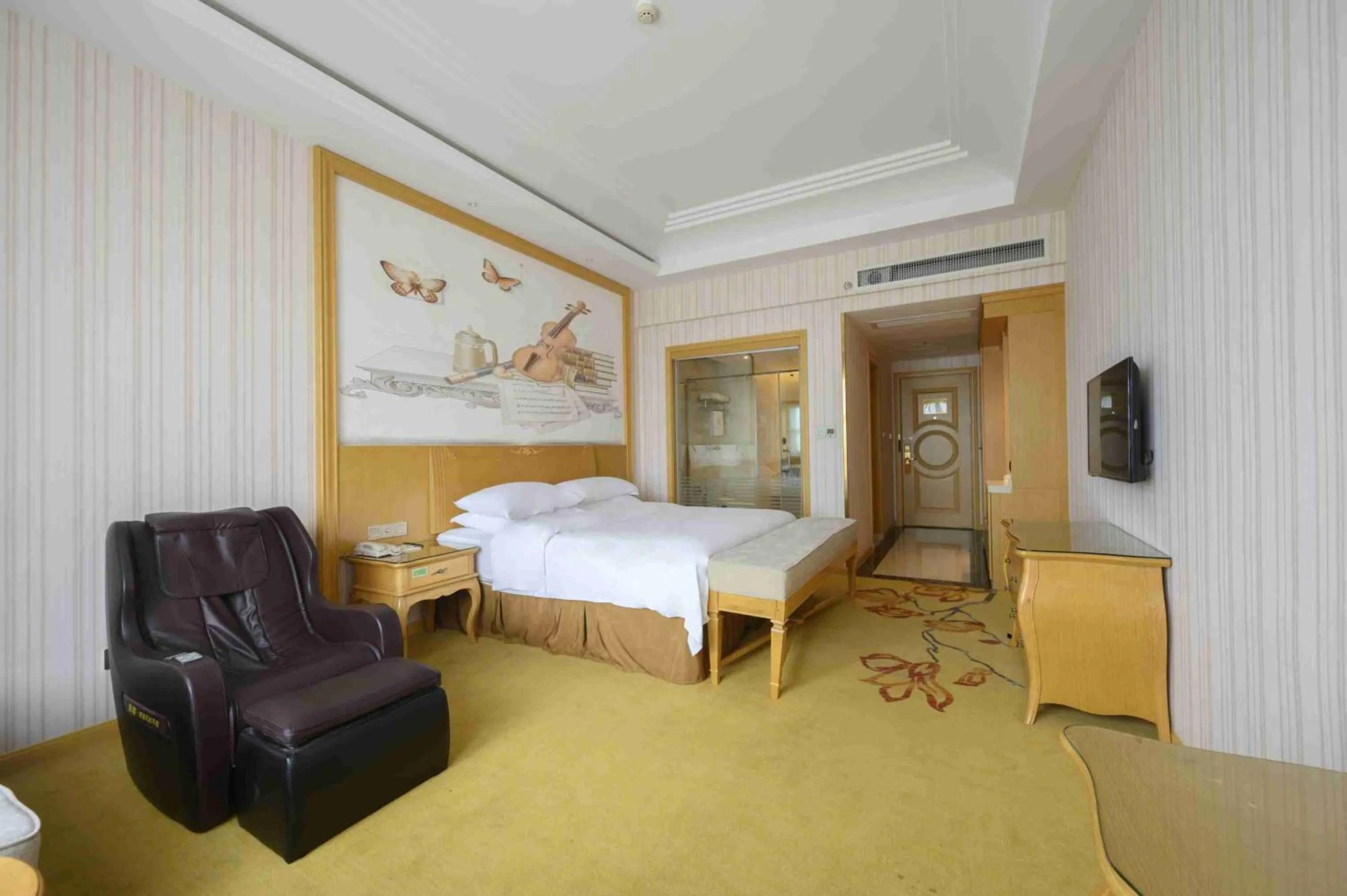 Bed in Vienna International Hotel Shanghai Malu Station
