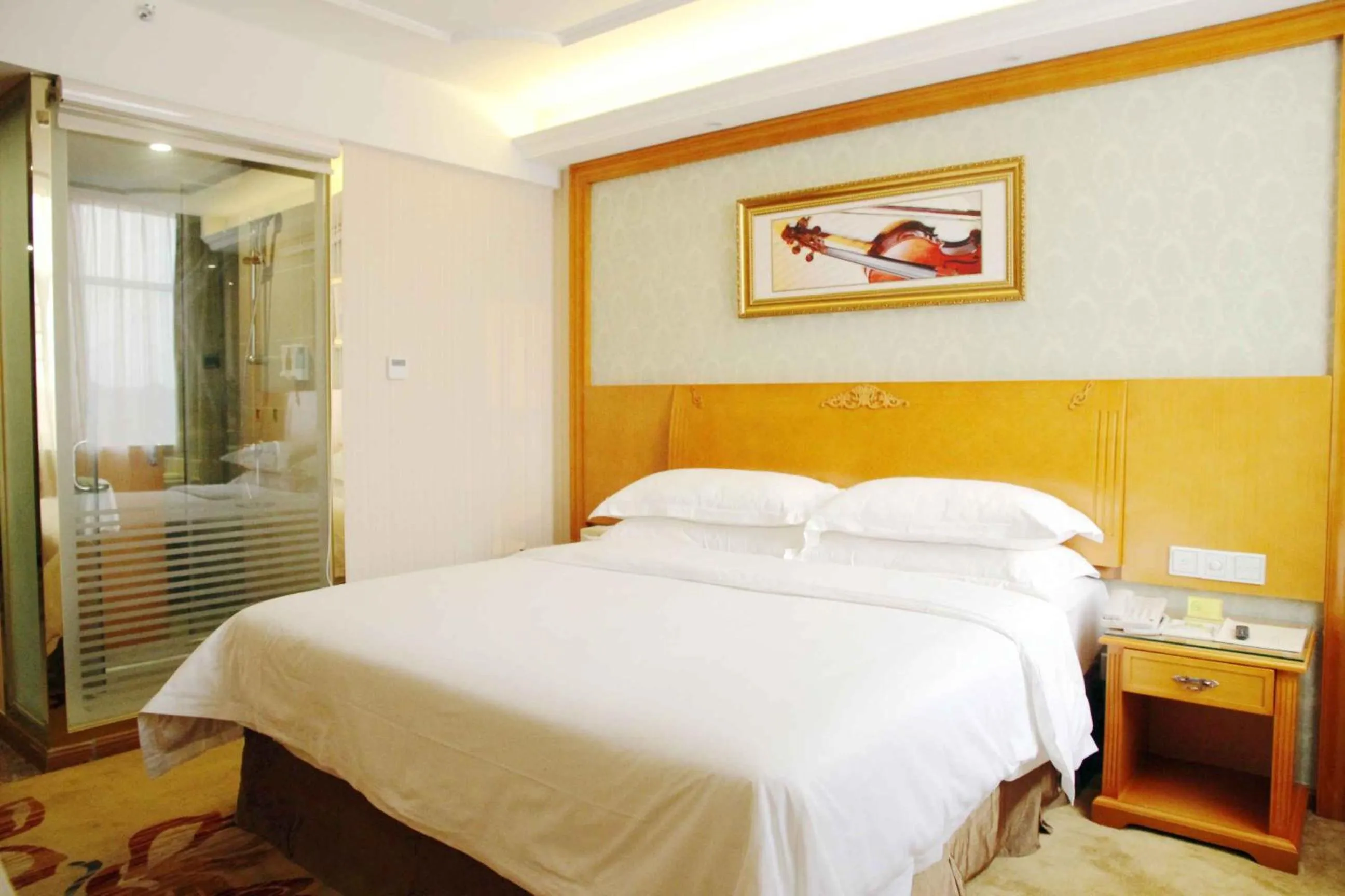 Bed in Vienna Hotel Guangzhou Nanpu Station