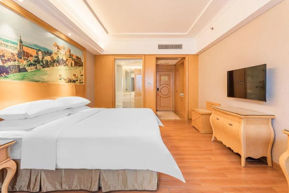 Bed in Vienna Hotel Foshan Airport