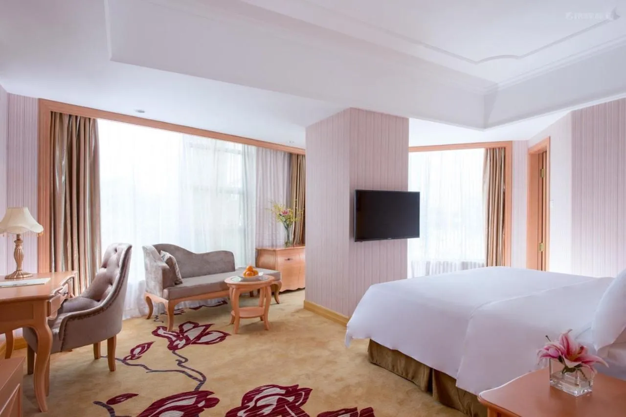 Bed in Vienna Hotel Shenzhen Unitown