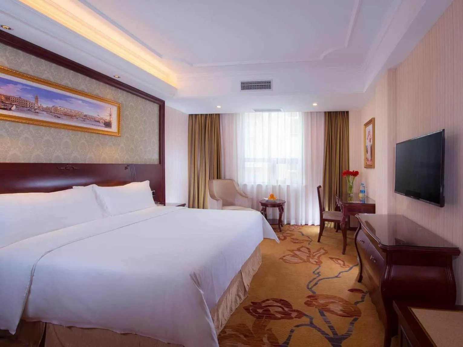 Bed in Vienna Hotel Guangzhou Shiling