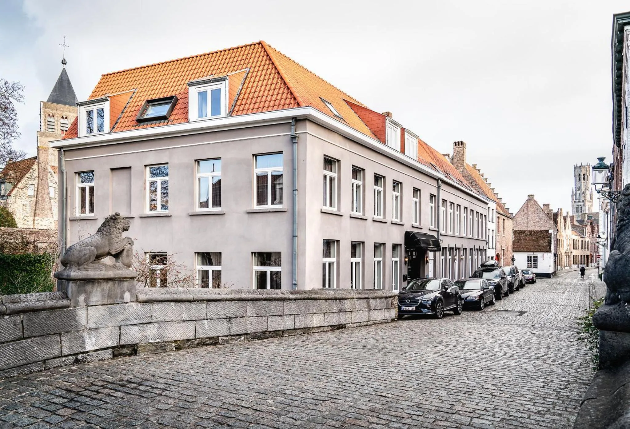 Property building in Monsieur Maurice