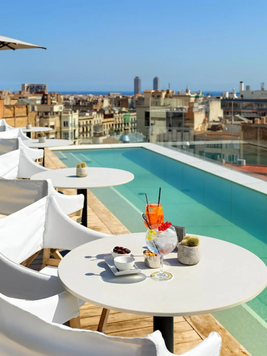 Swimming pool in The One Barcelona GL