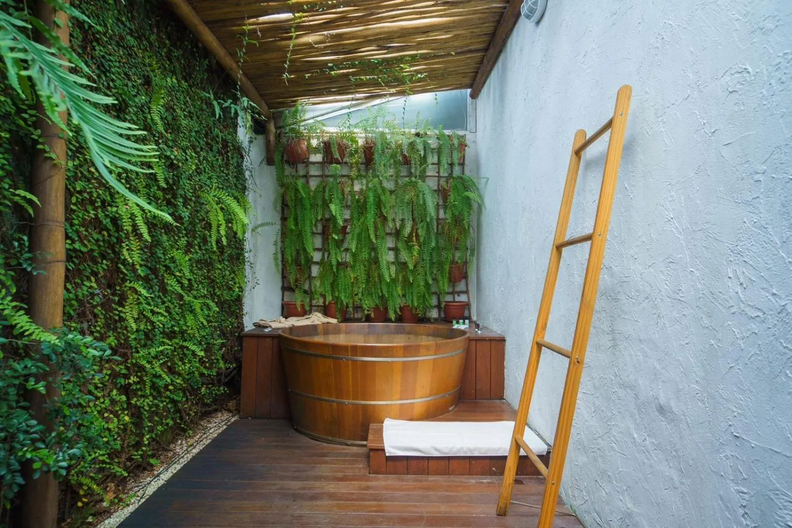 Open Air Bath in Hotel Maui Maresias