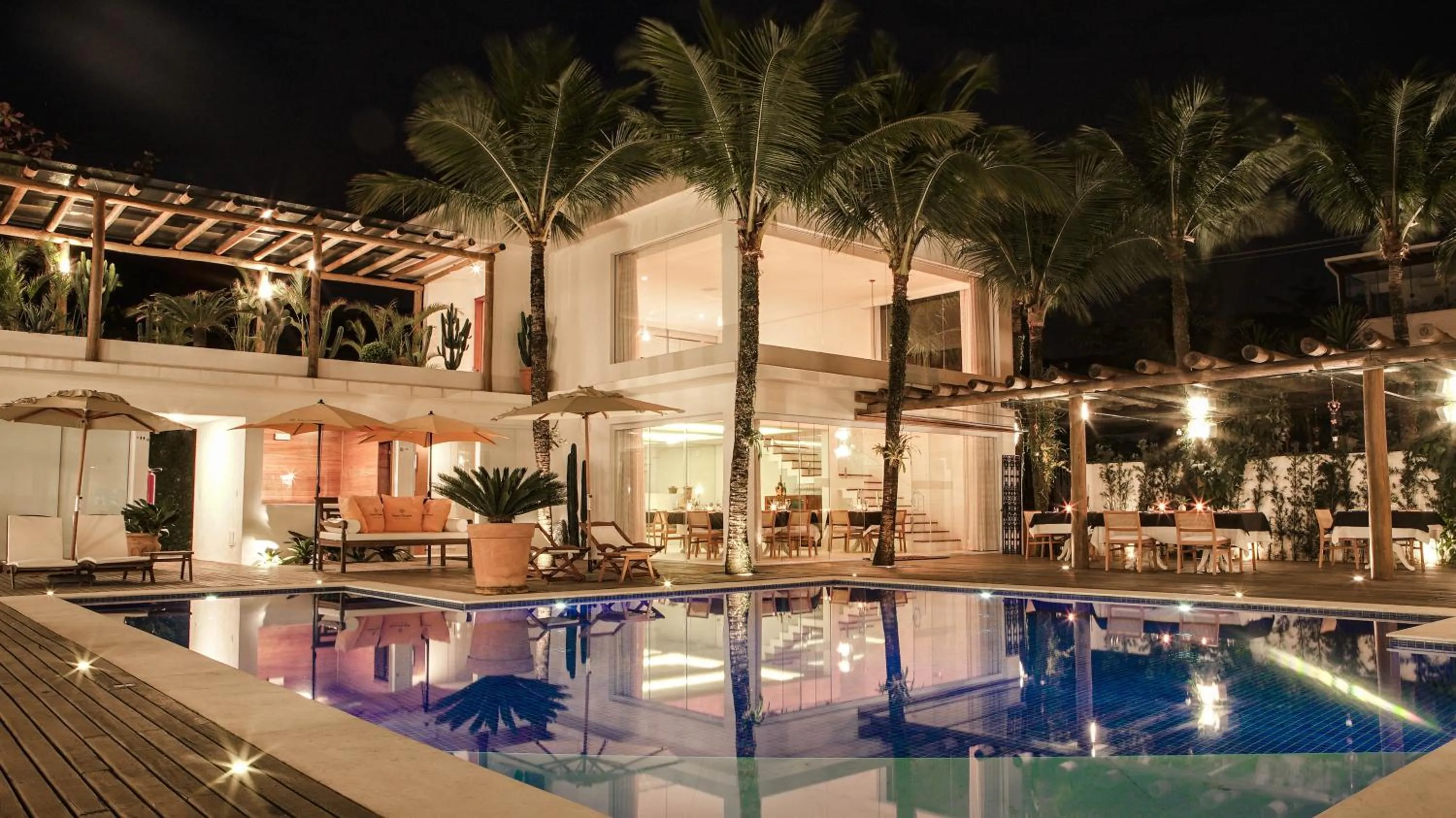 Night in Hotel Maui Maresias