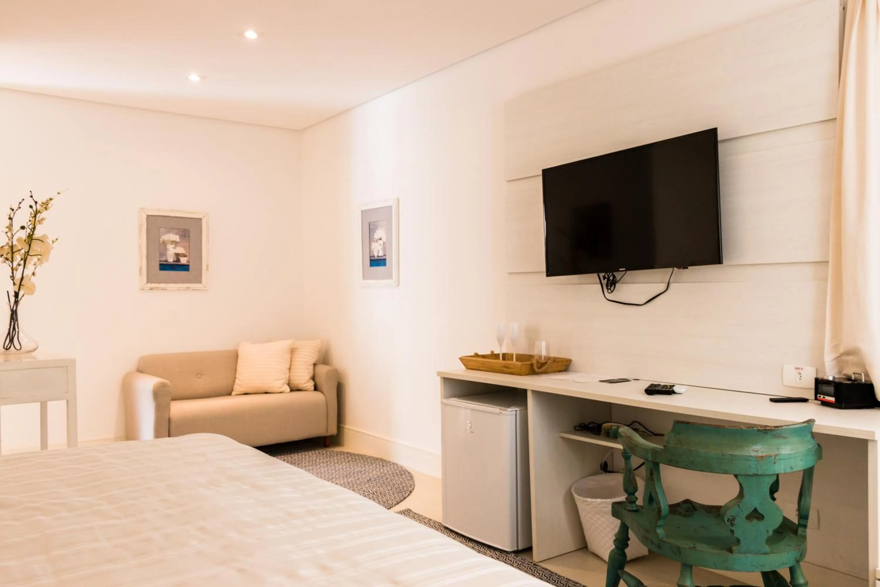 View (from property/room), Bed in Hotel Maui Maresias